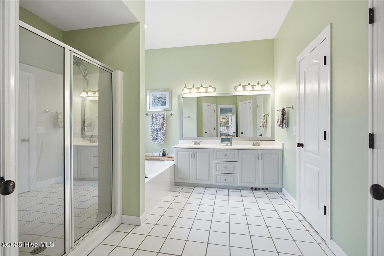 100542607 | Photo 22