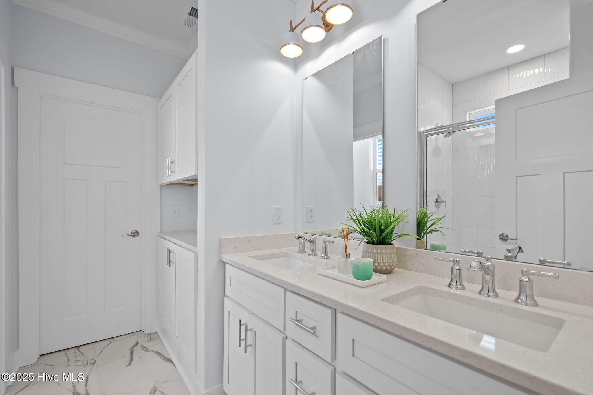 100542016 | Photo 28