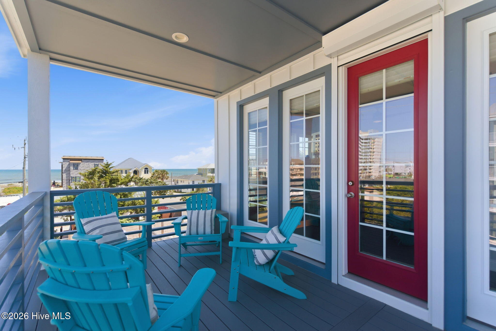 100570056 | Photo 41