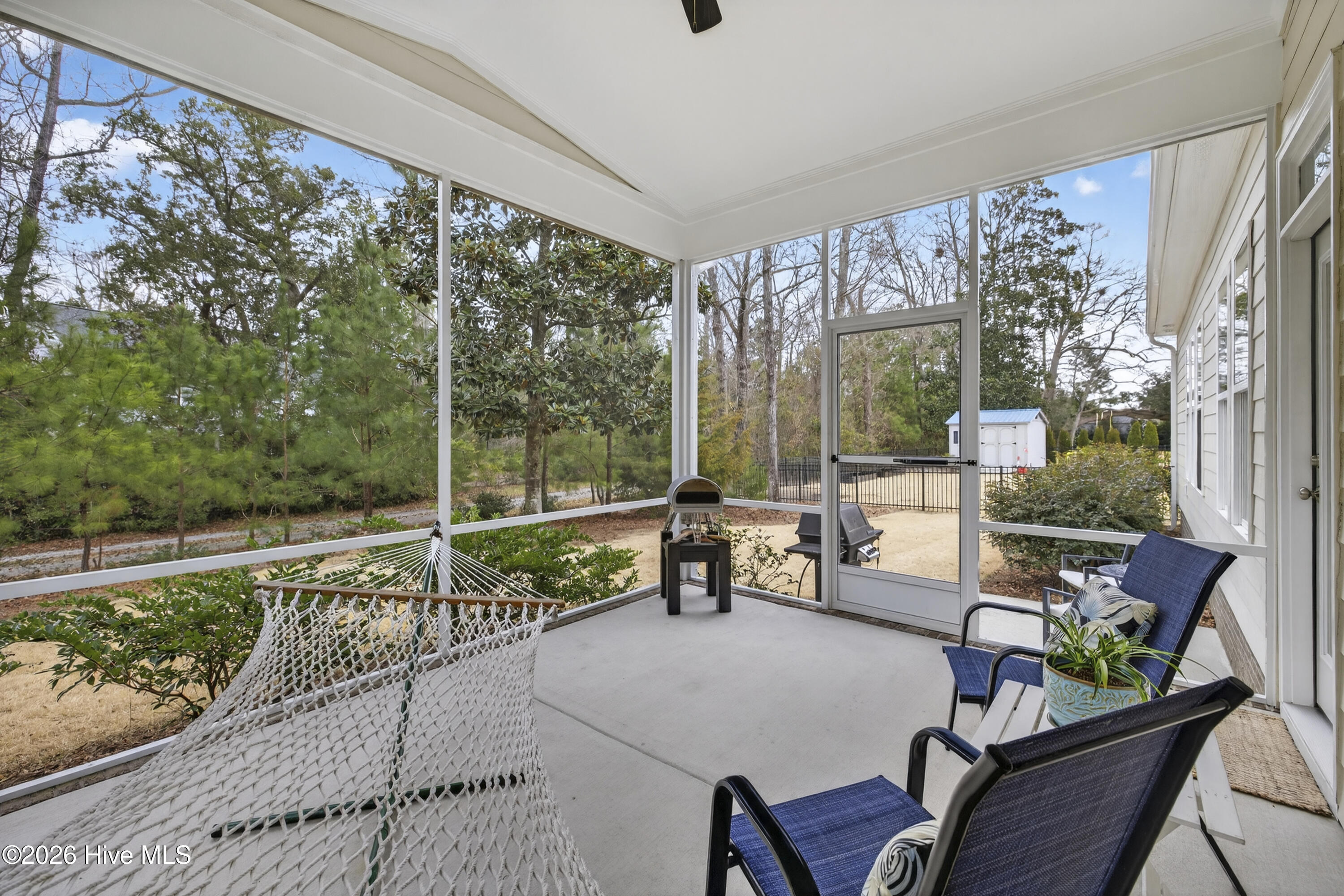 100558157 | Photo 40