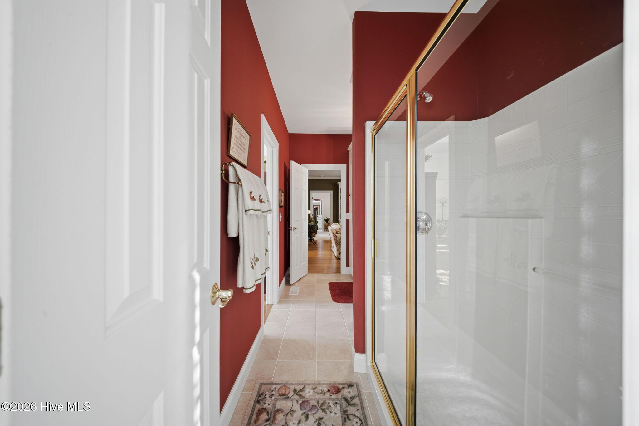 100570394 | Photo 40