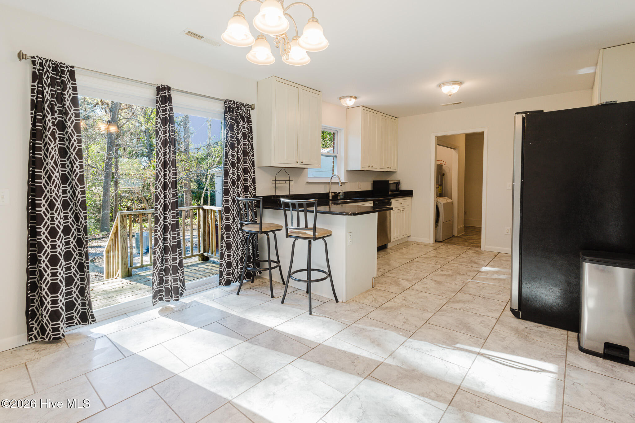 100550939 | Photo 11