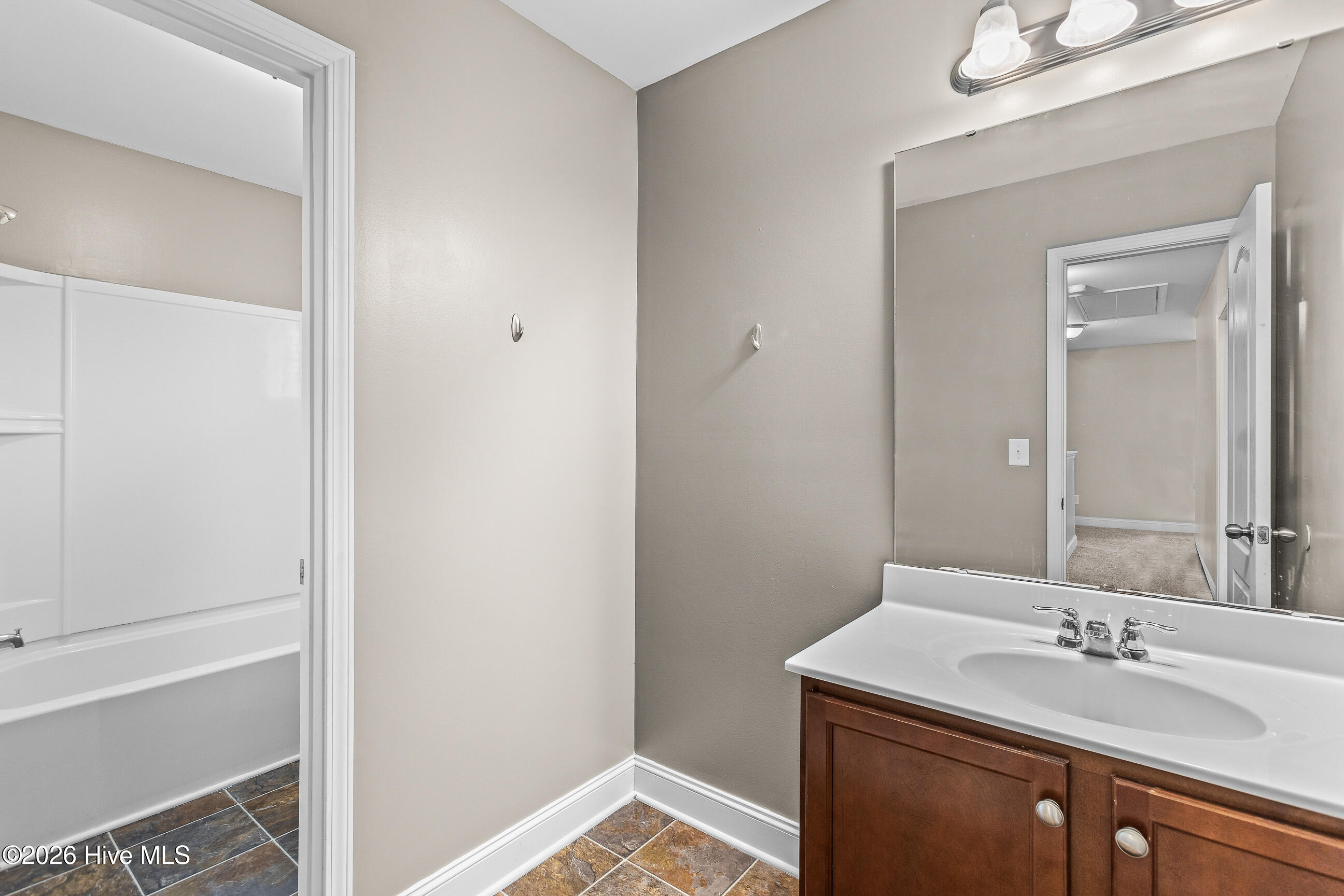 100557229 | Photo 28