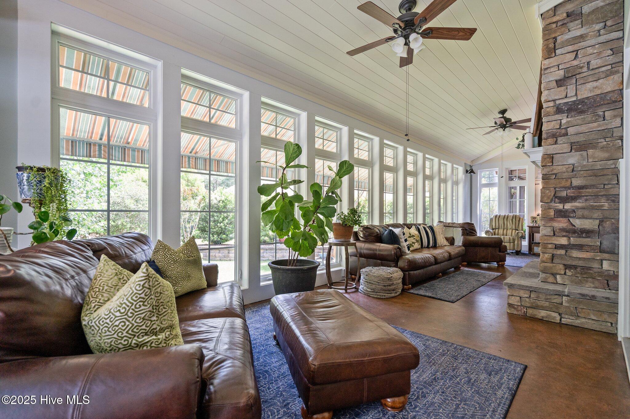 100565962 | Photo 34