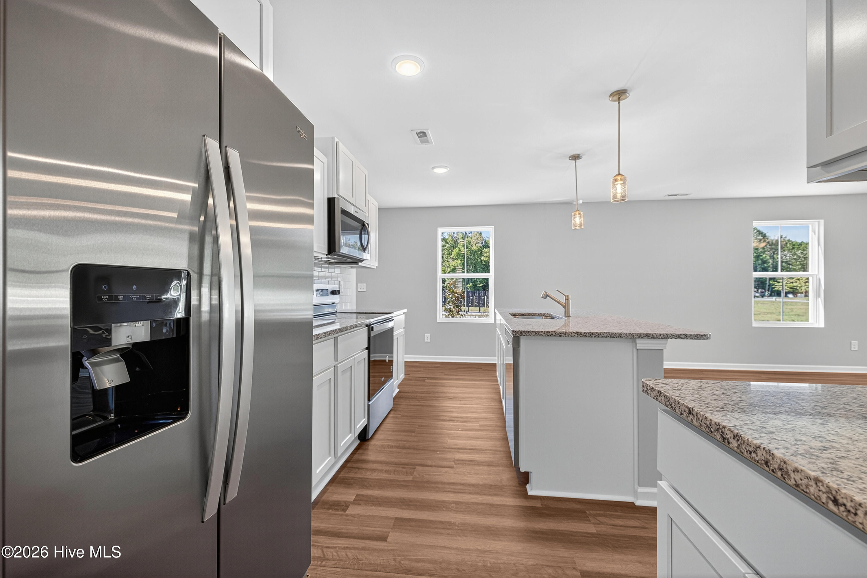 100565447 | Photo 16