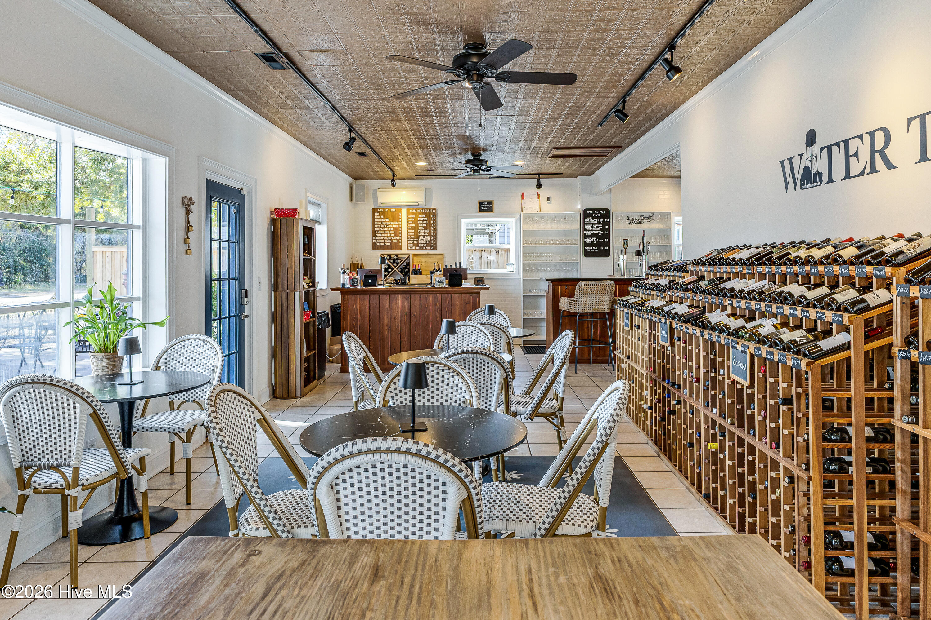 100517348 | Photo 22