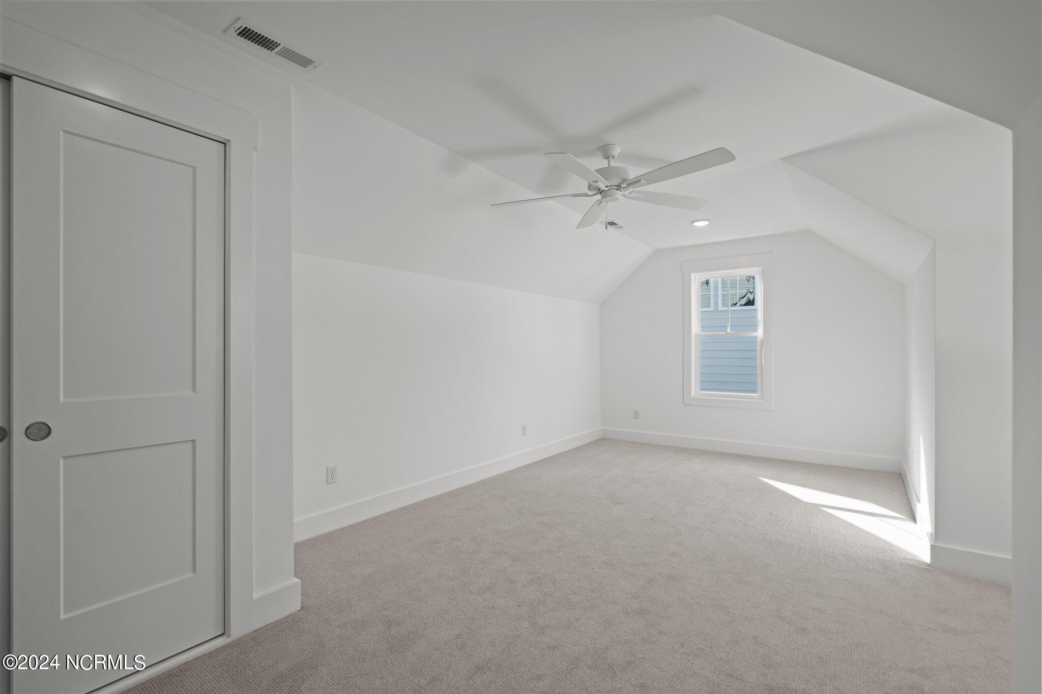 100439104 | Photo 38