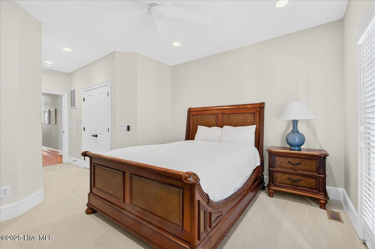 100540926 | Photo 51