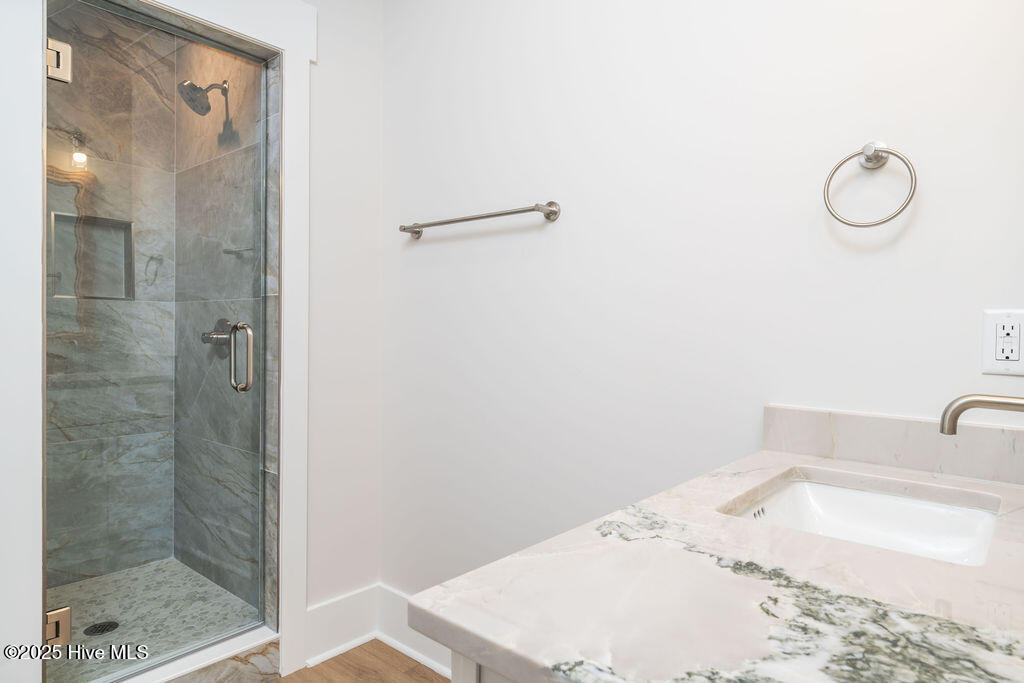 100564939 | Photo 31