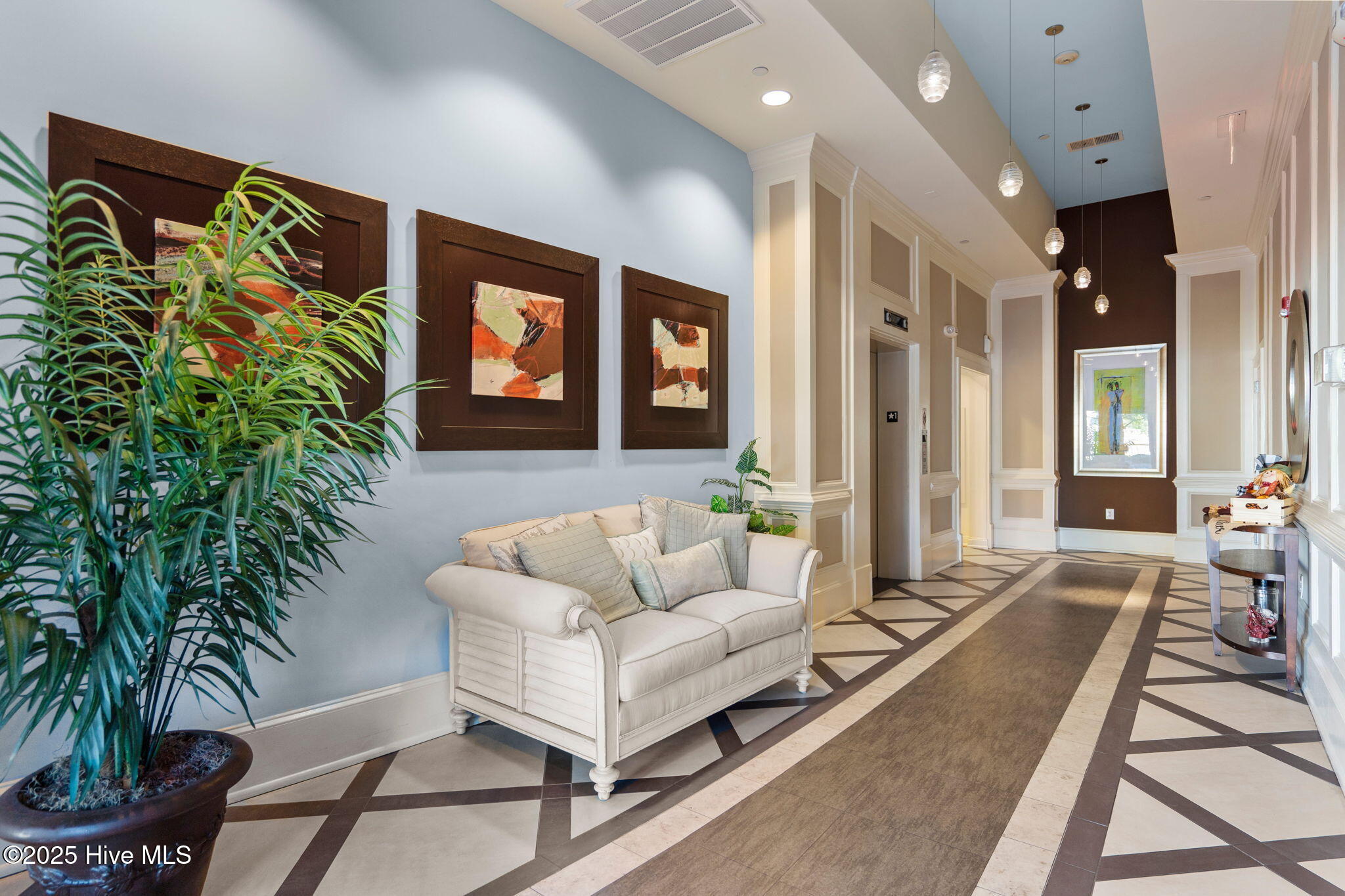 100525076 | Photo 56