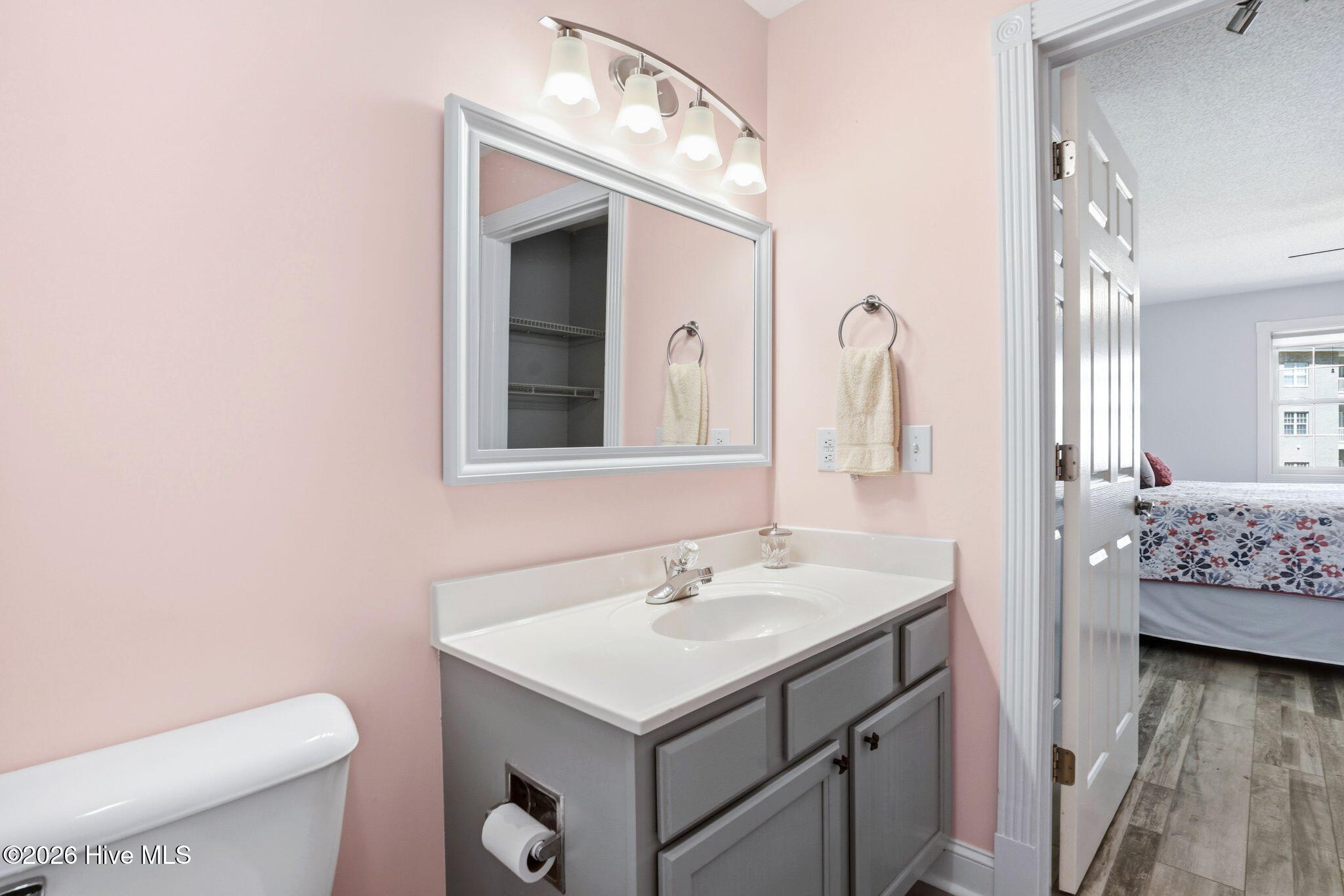 100564188 | Photo 13