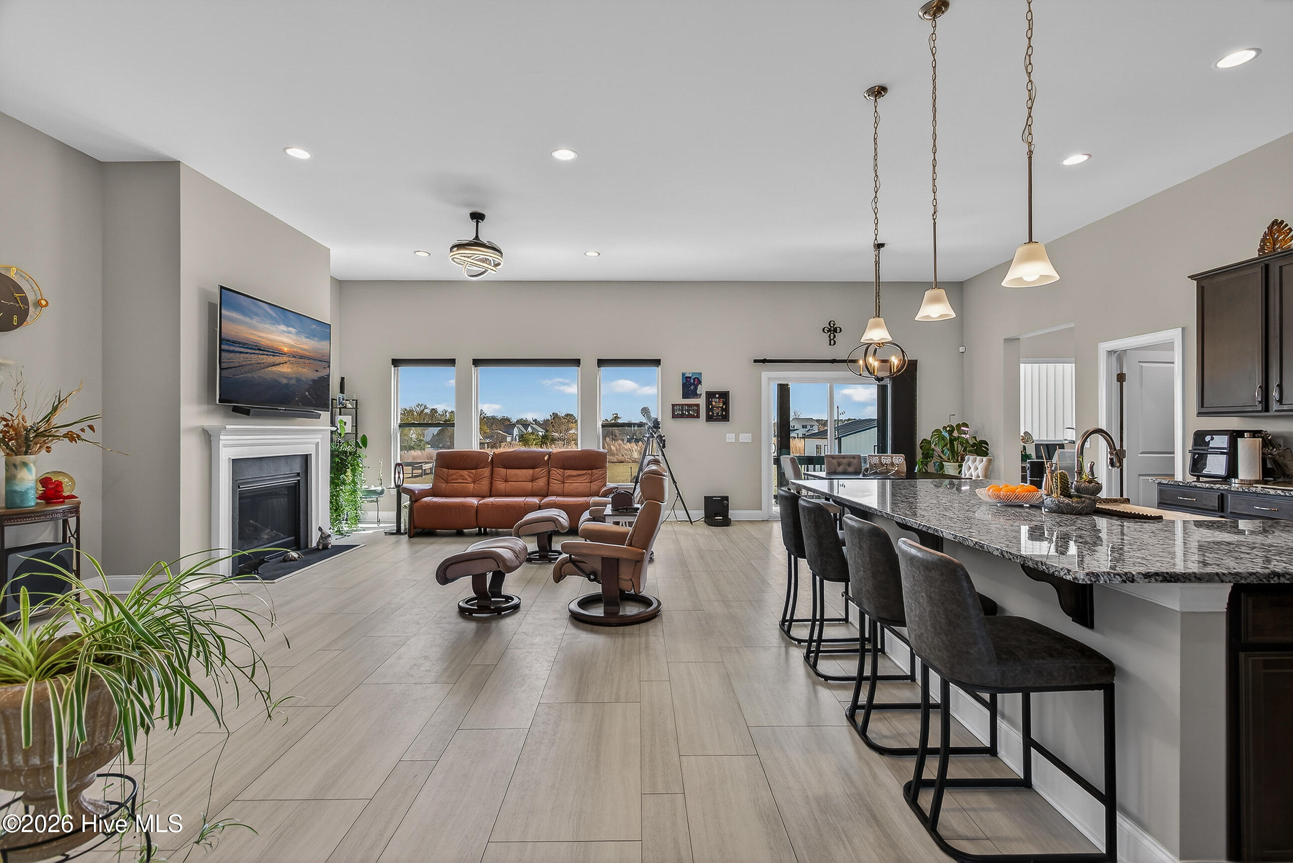 100561338 | Photo 20