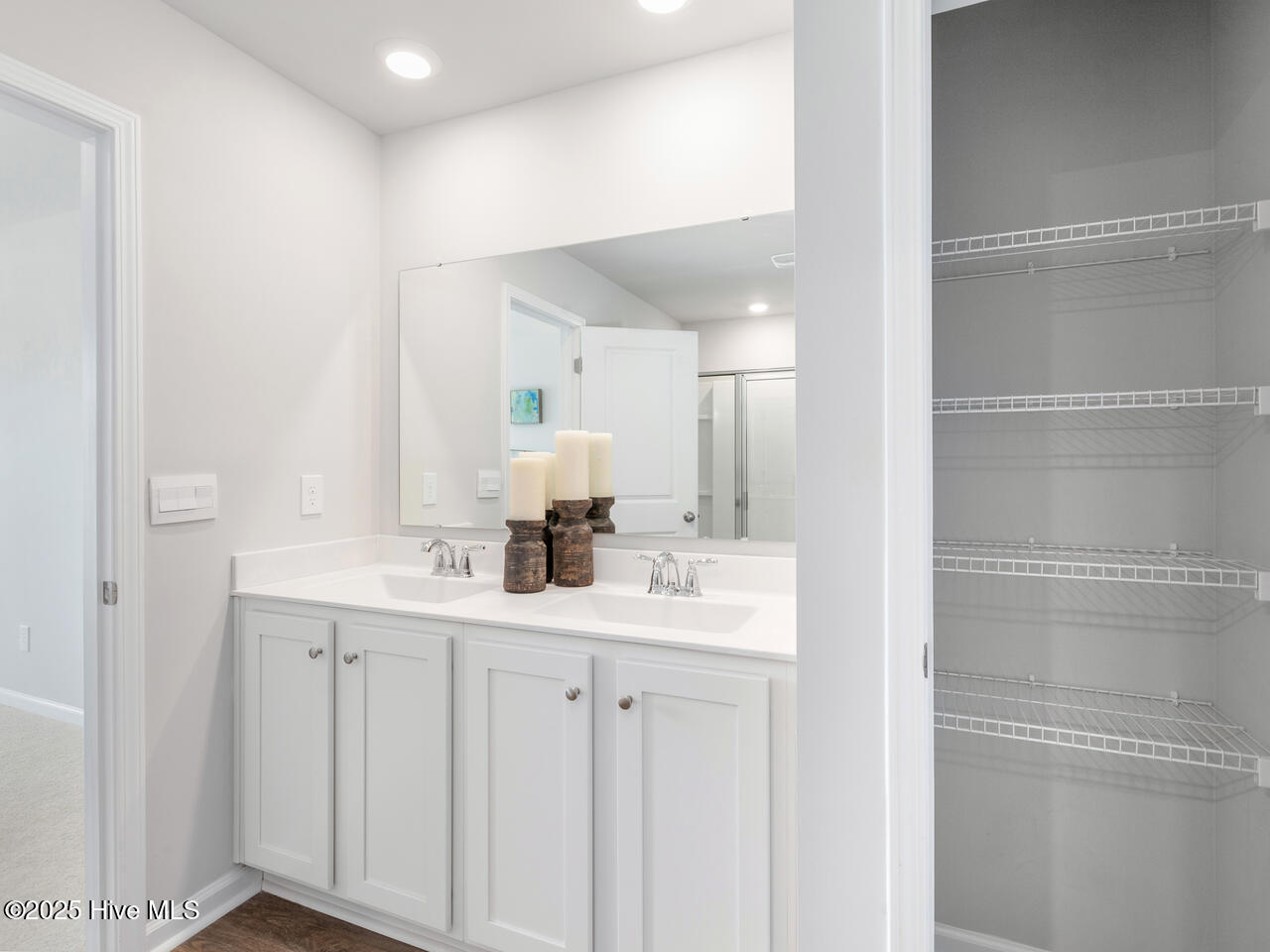 100517951 | Photo 23