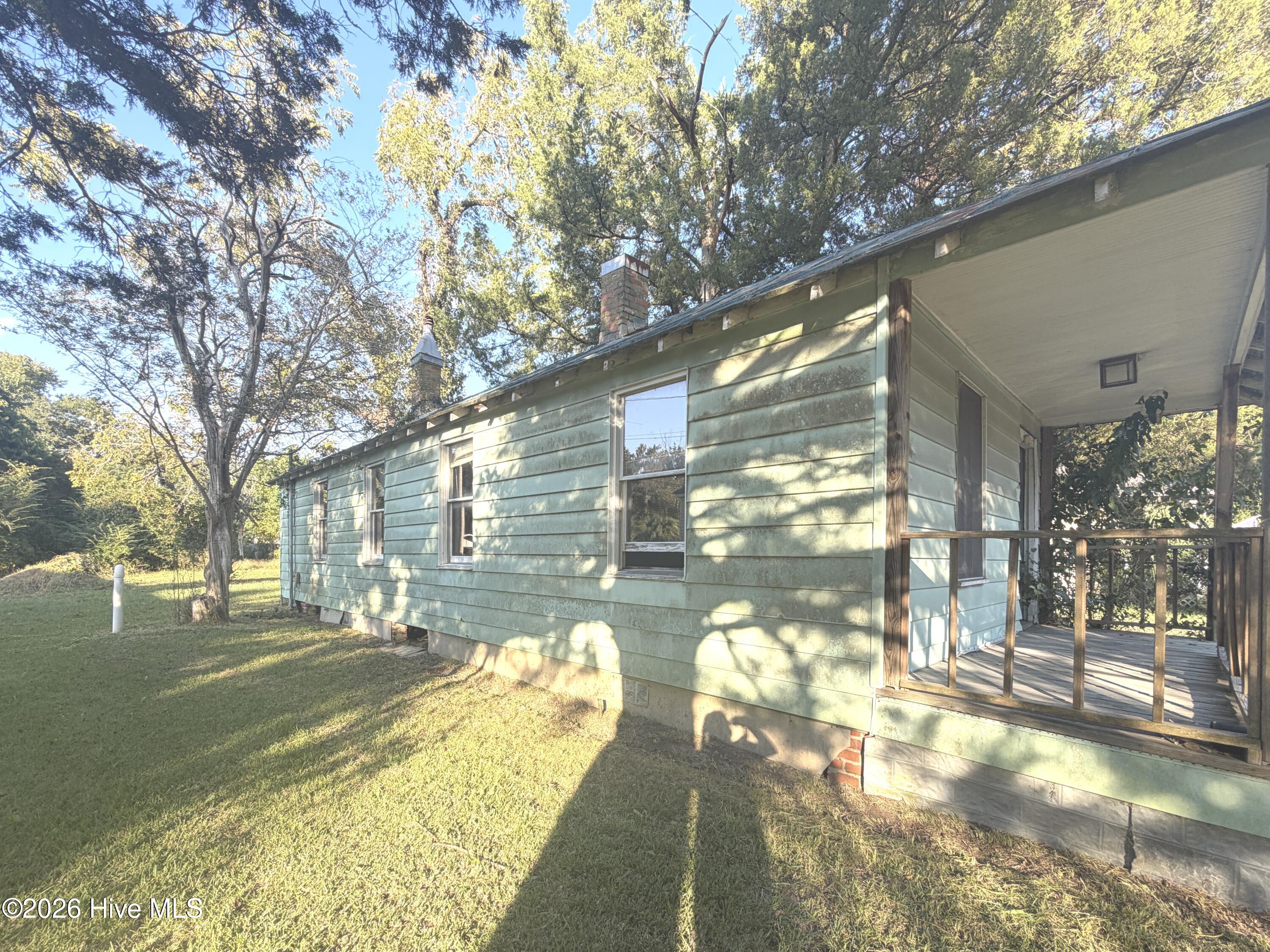 Photo 3 of Single family home for sale at 2204 Oaks Rd, New Bern, NC 28560 | MLS# 100608105 | Listing updated on 2026-10-05