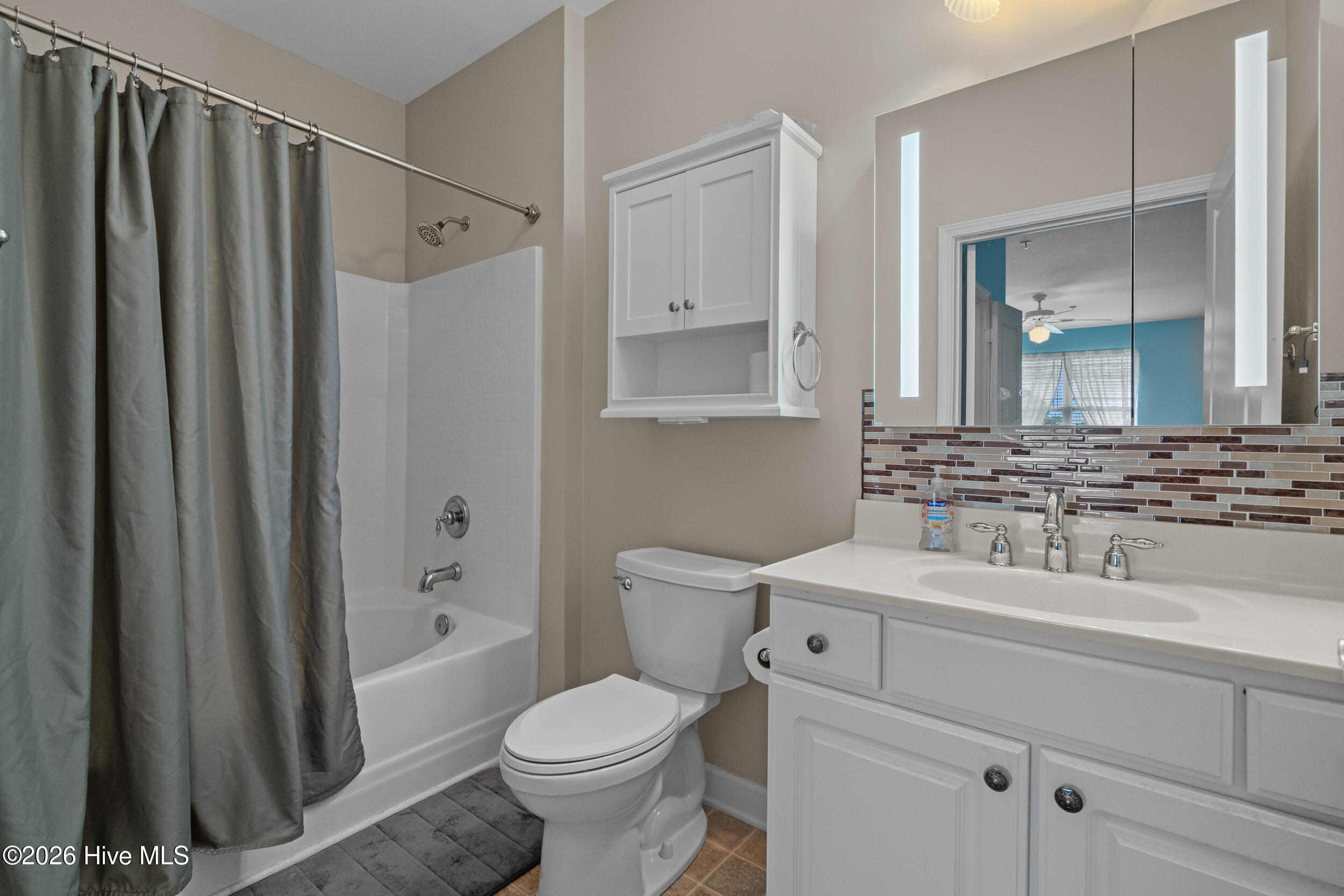 100570667 | Photo 22