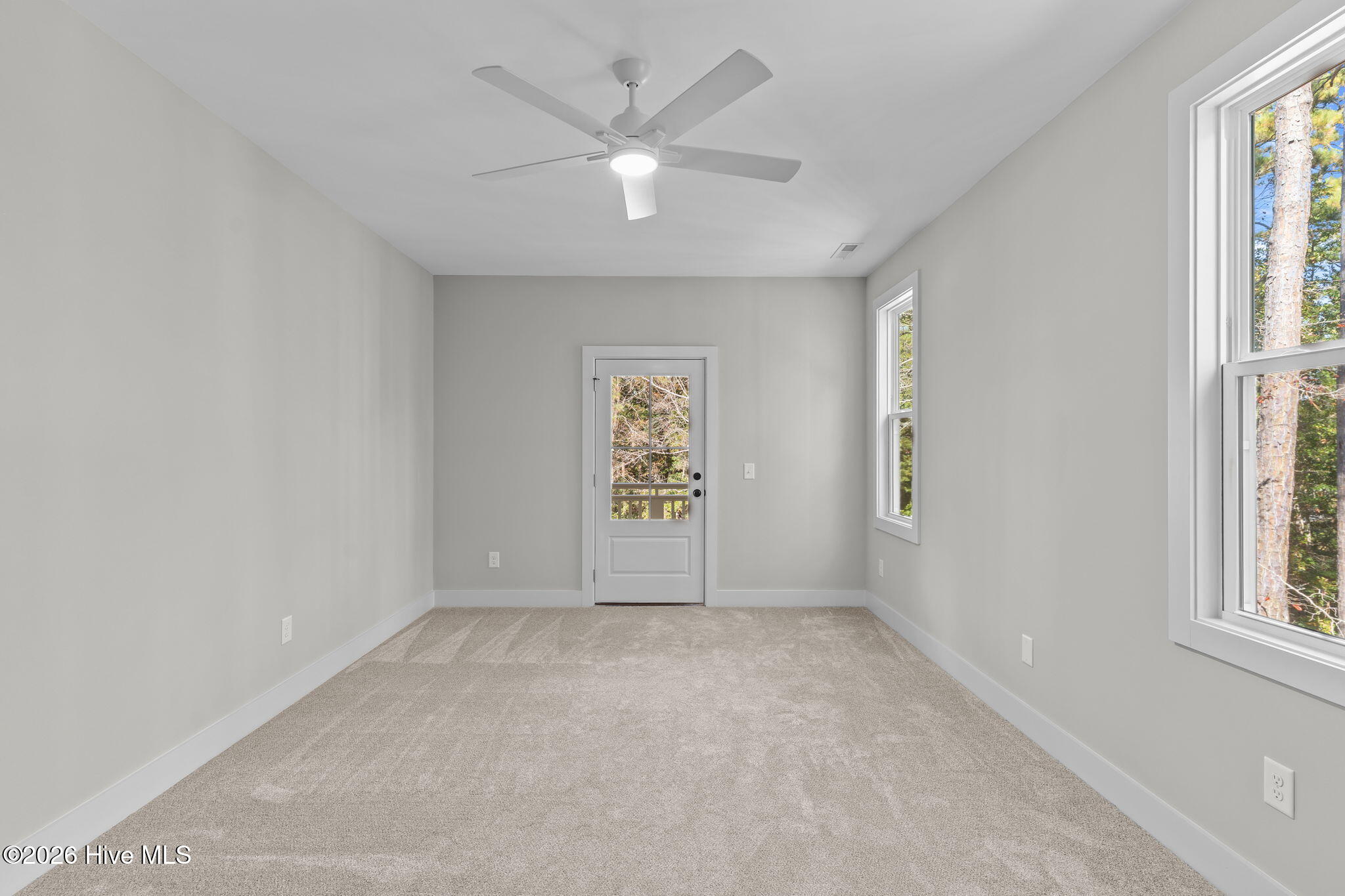 100548925 | Photo 31