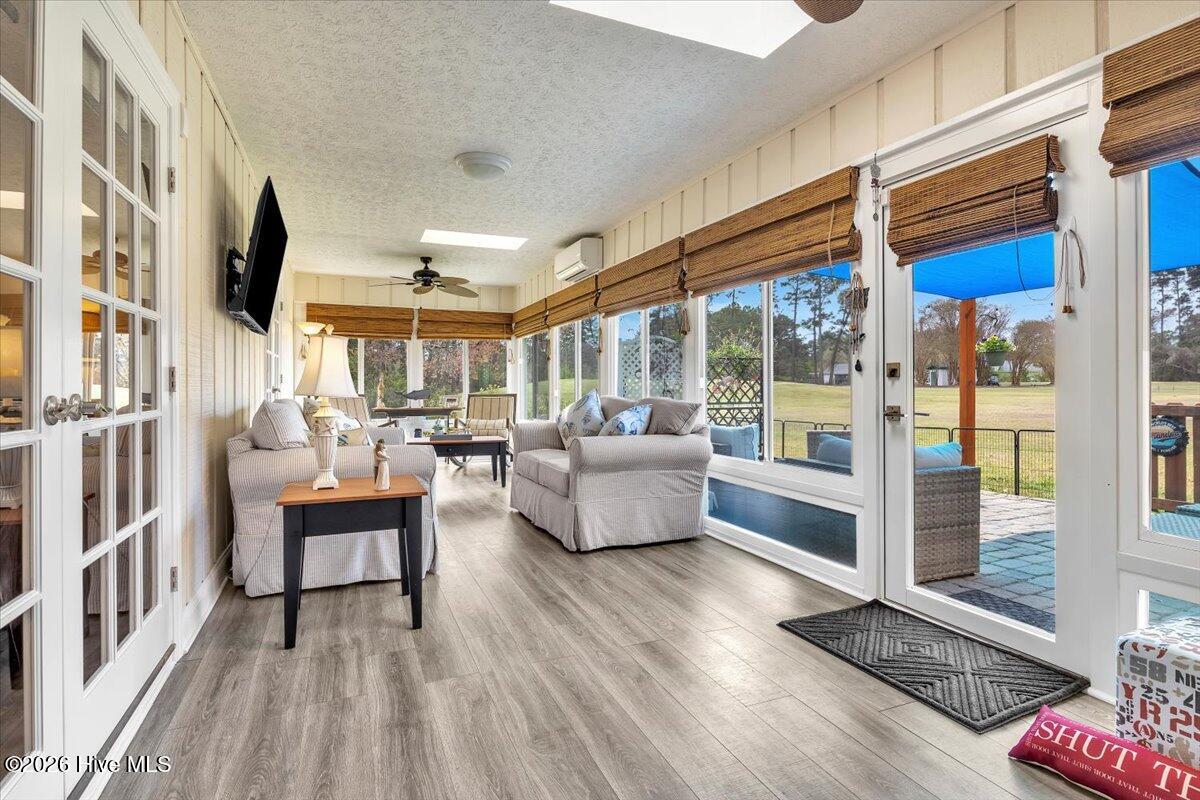 100563011 | Photo 27