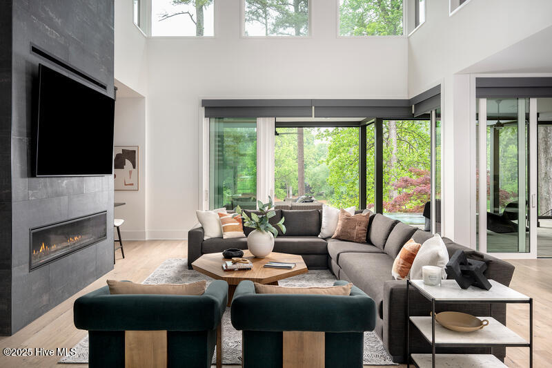 100514729 | Photo 11