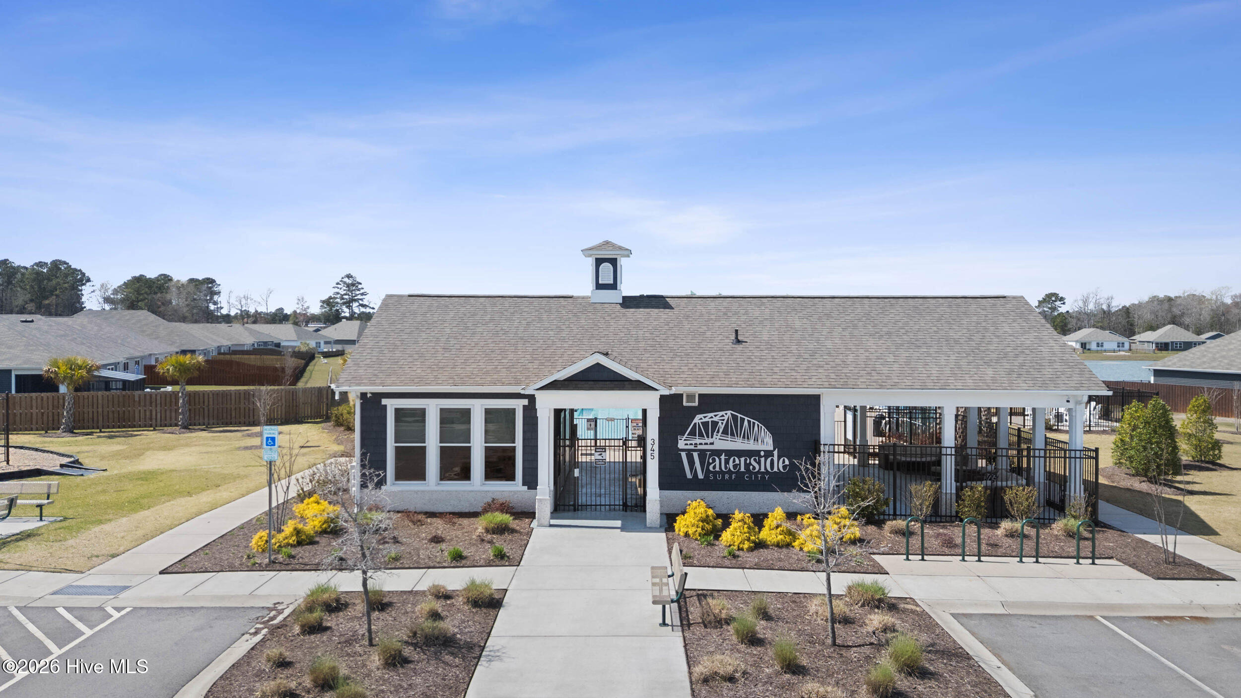 100561686 | Photo 52