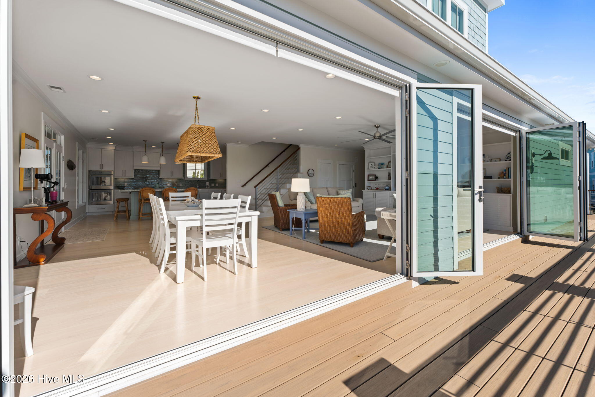 100550371 | Photo 12