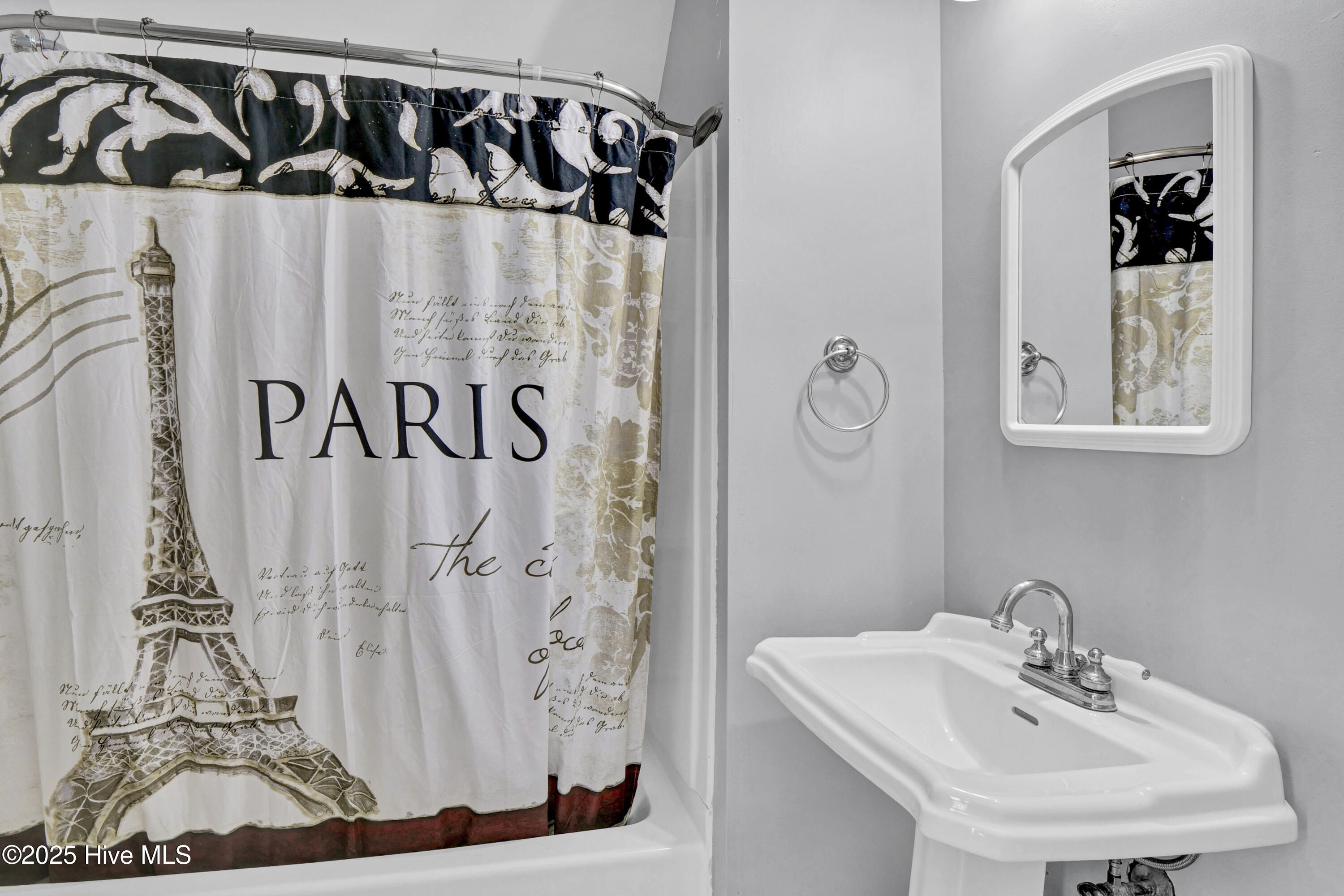 100556880 | Photo 26