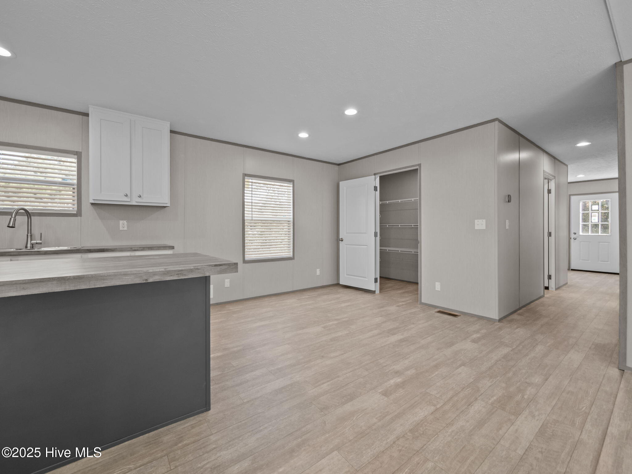 100541936 | Photo 44