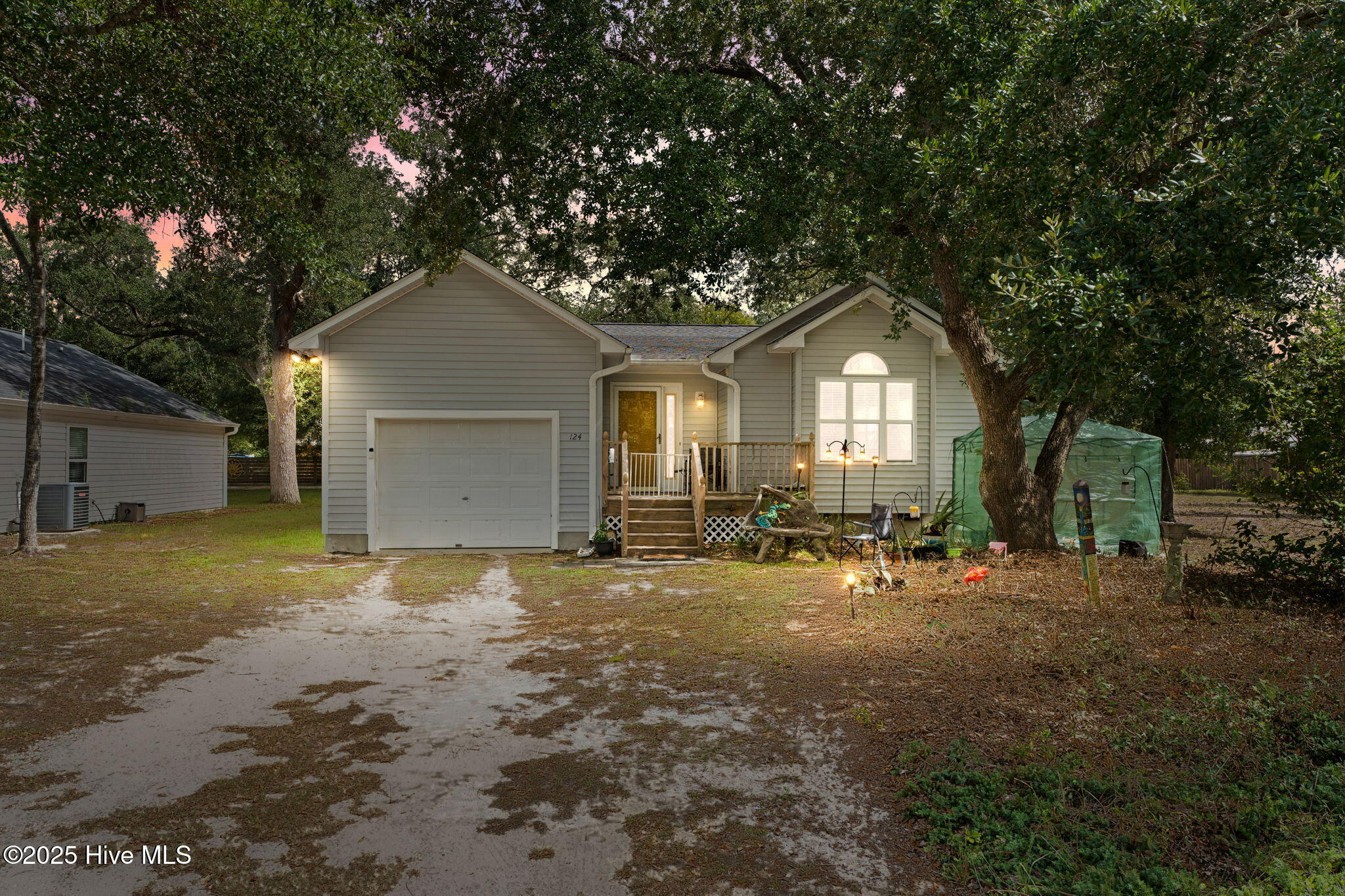 100531343 | Photo 46