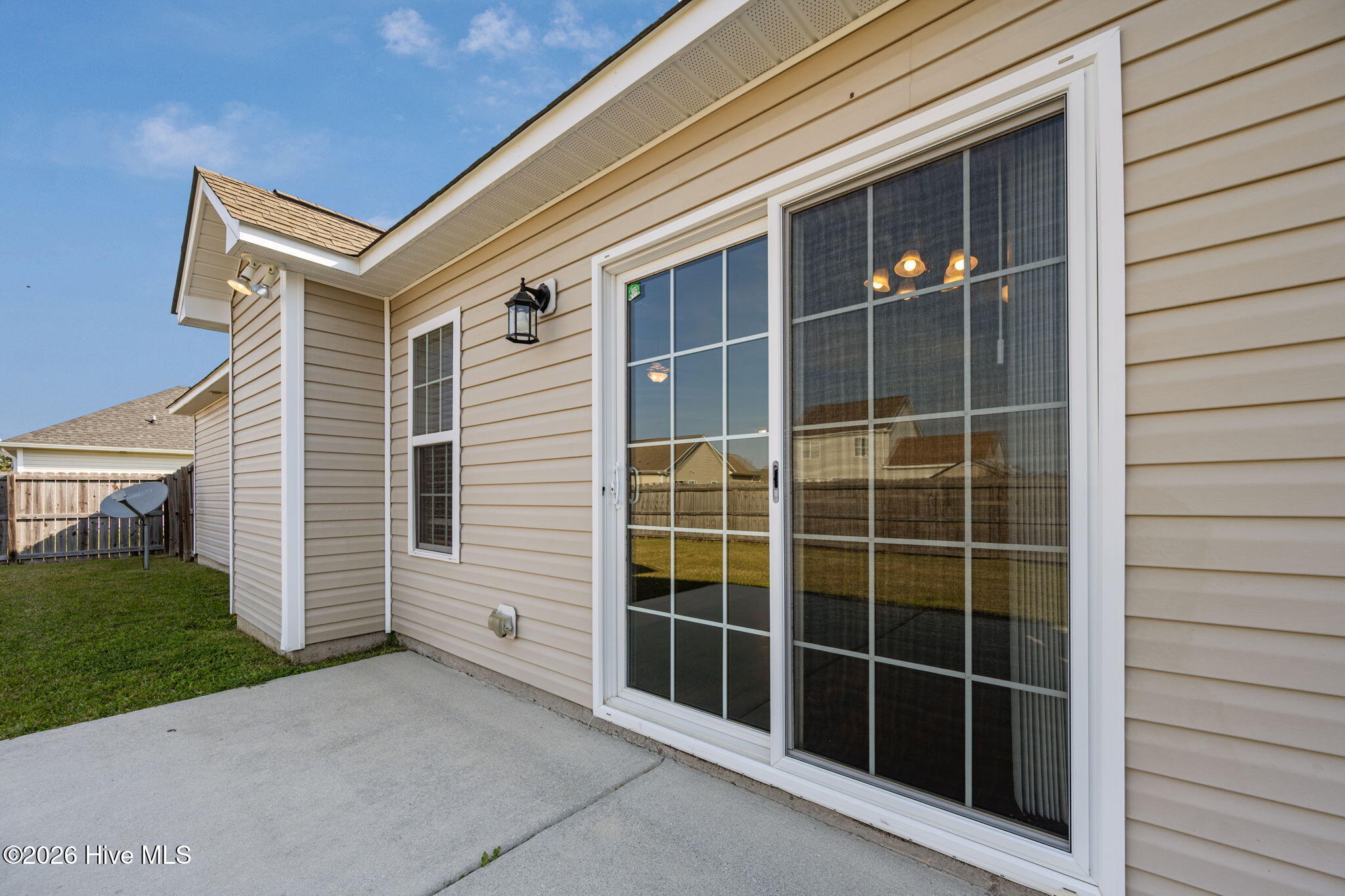 100564083 | Photo 25