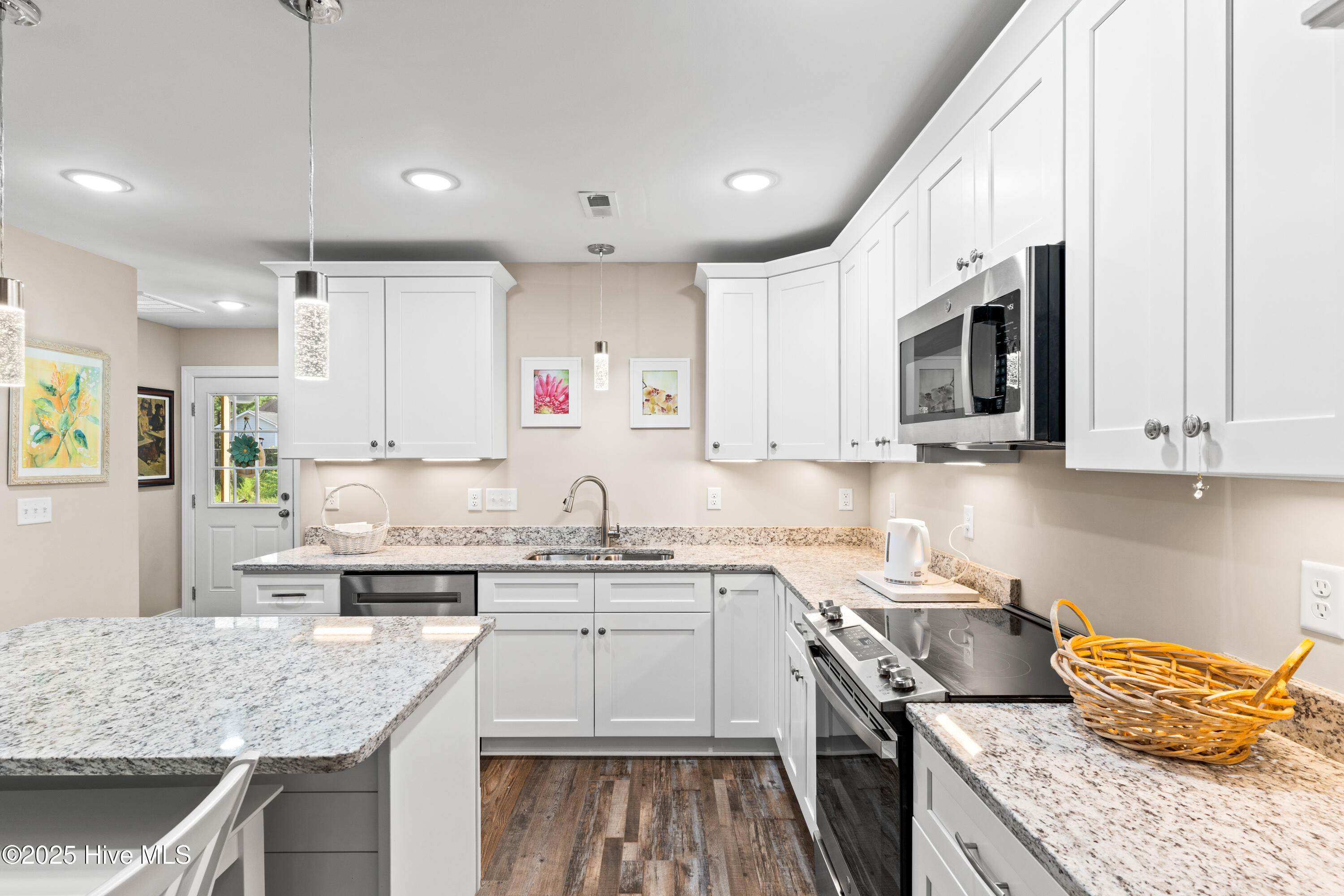 100527918 | Photo 14