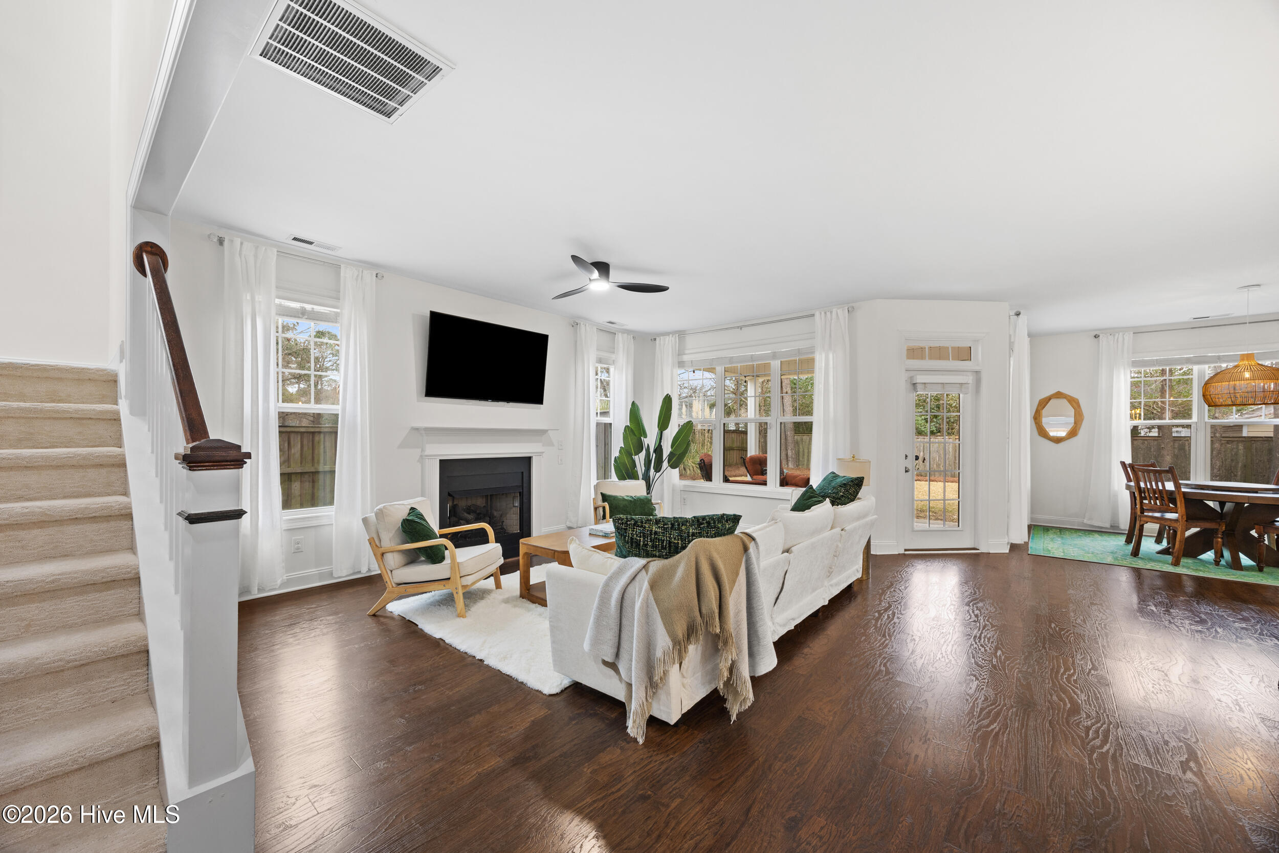 100554590 | Photo 26