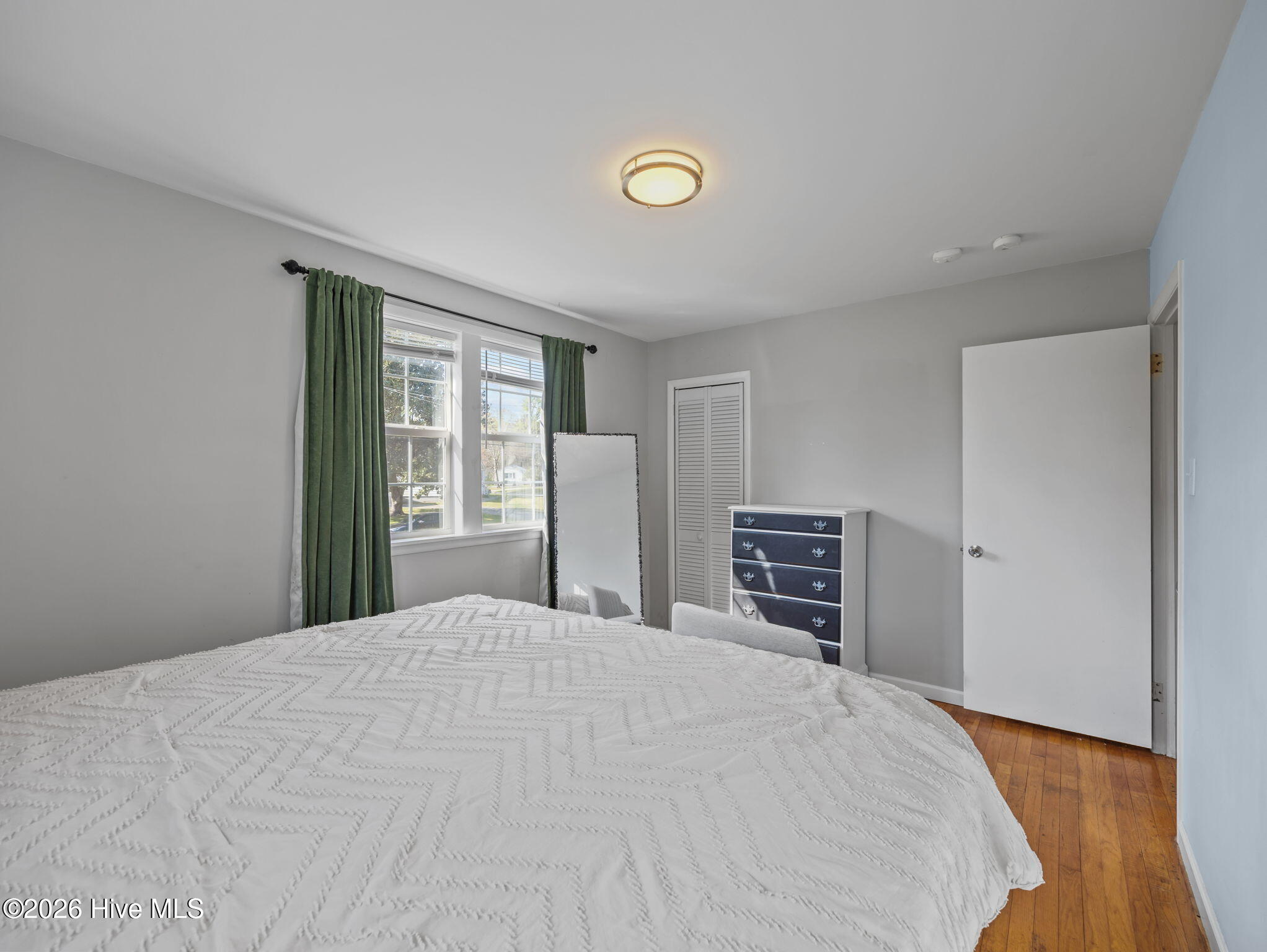 100565303 | Photo 15