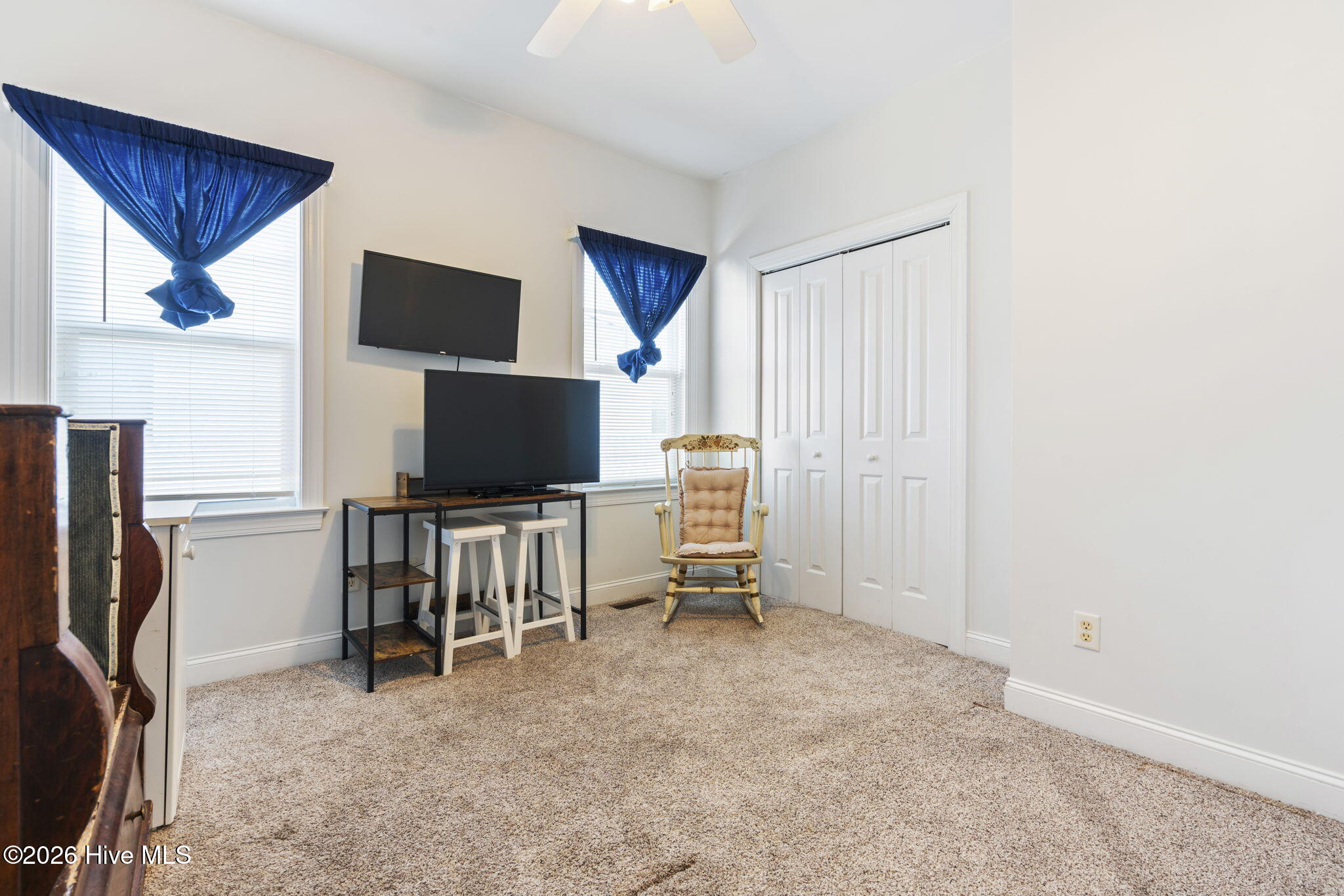 100553989 | Photo 32