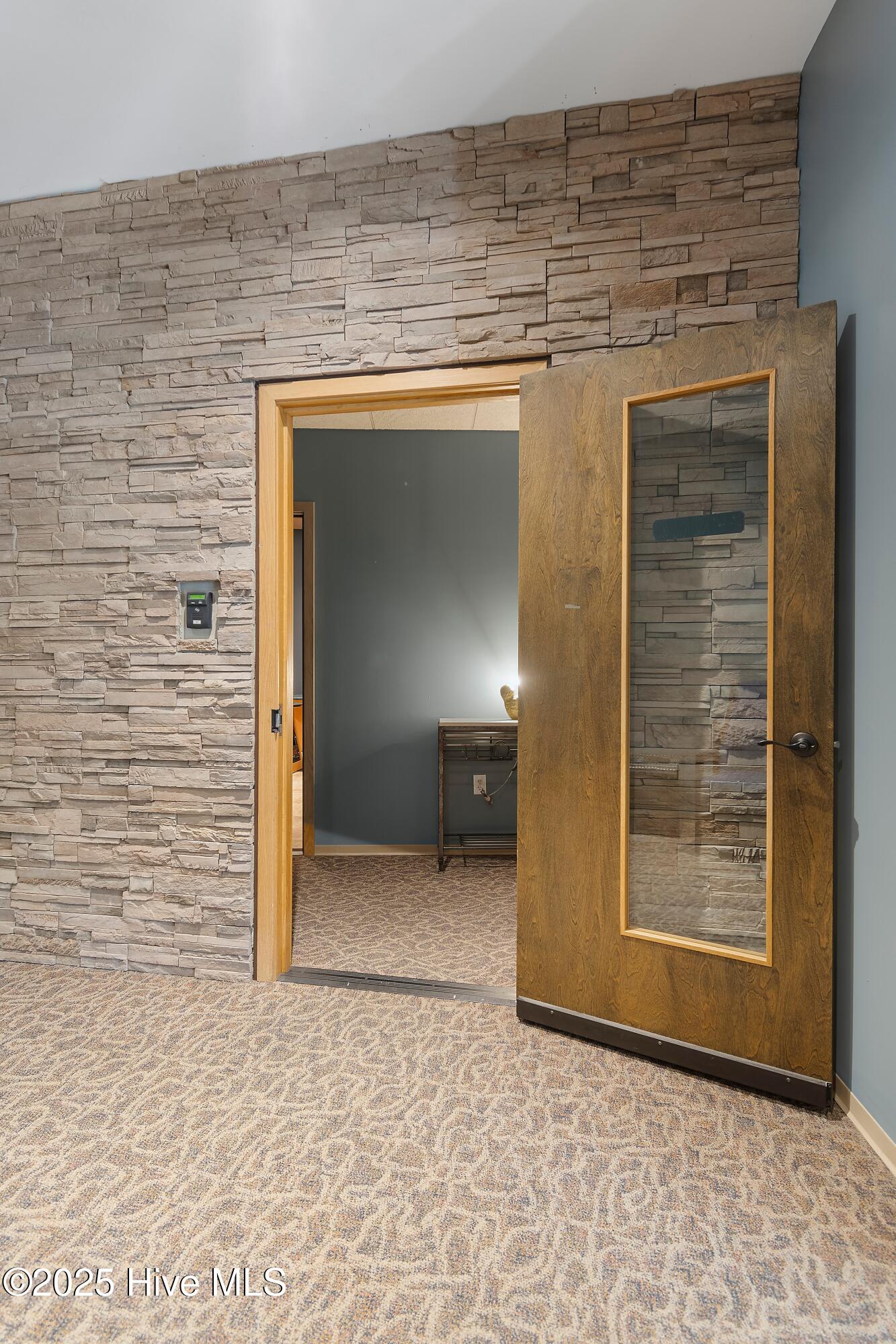 100491717 | Photo 45