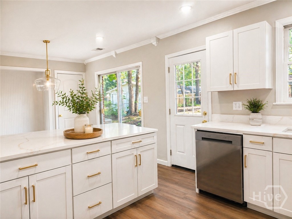 2nd image of 128 Paradise Dr, Savannah, GA 31406 | MLS# SA354696