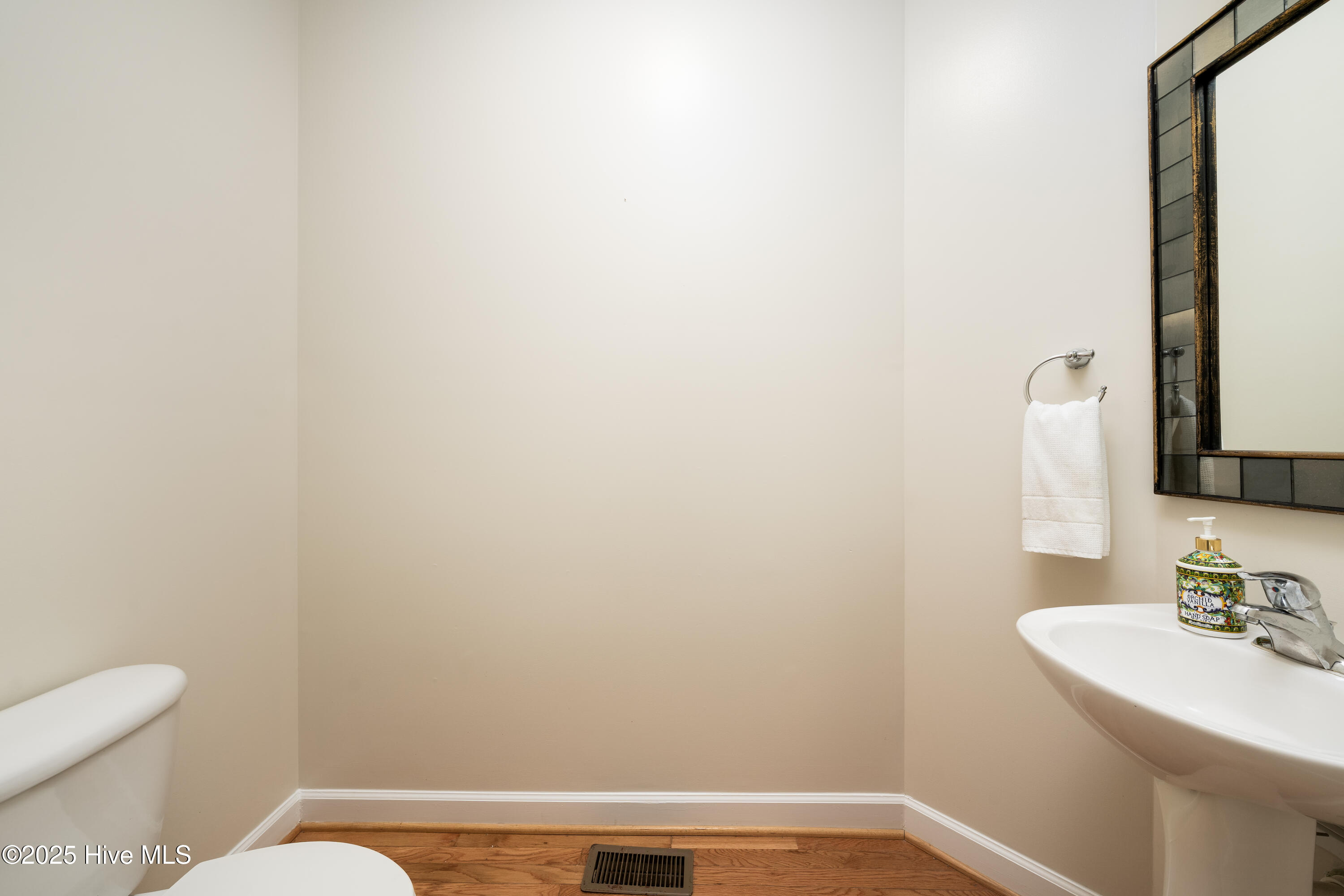 100497692 | Photo 19