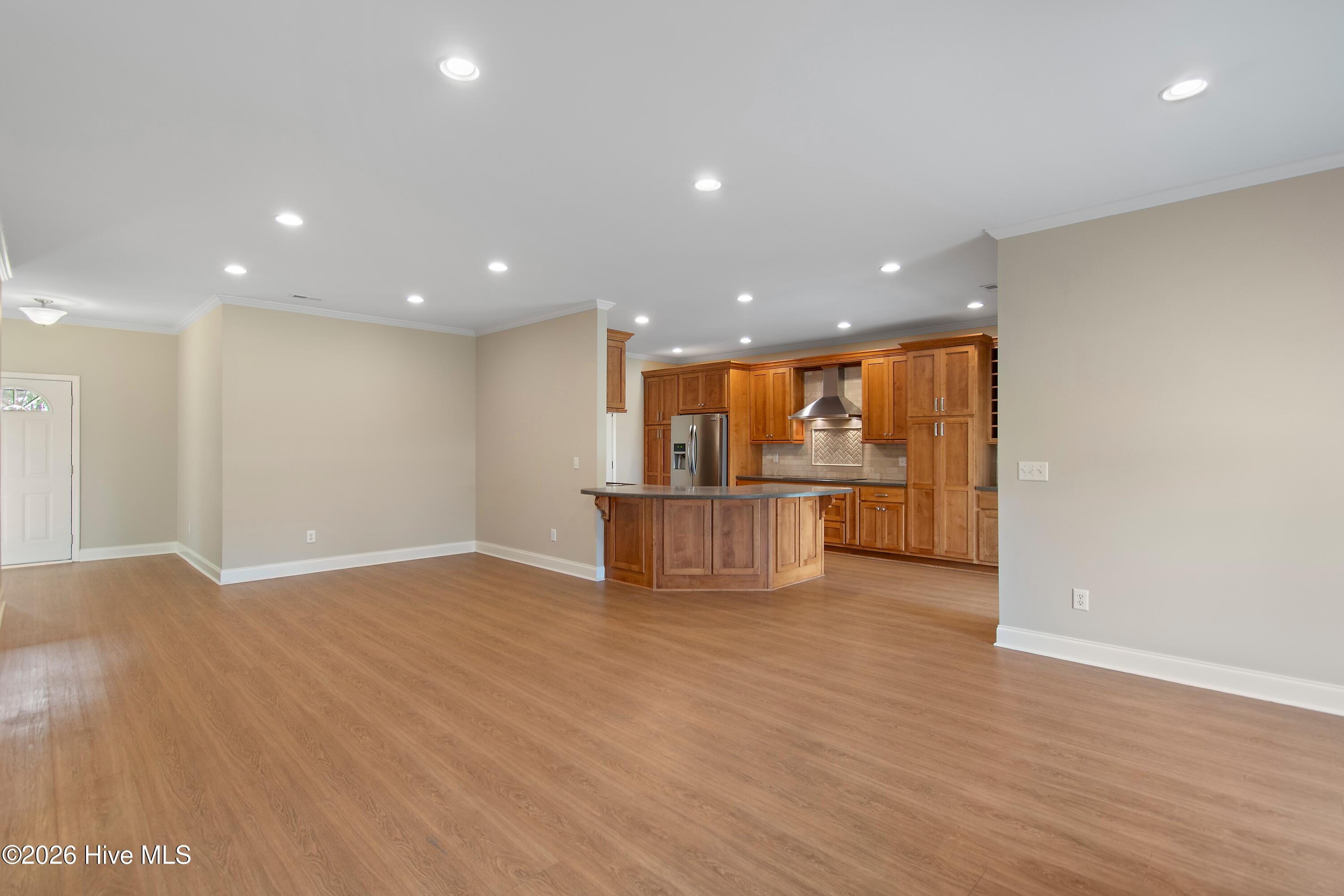 100562545 | Photo 11