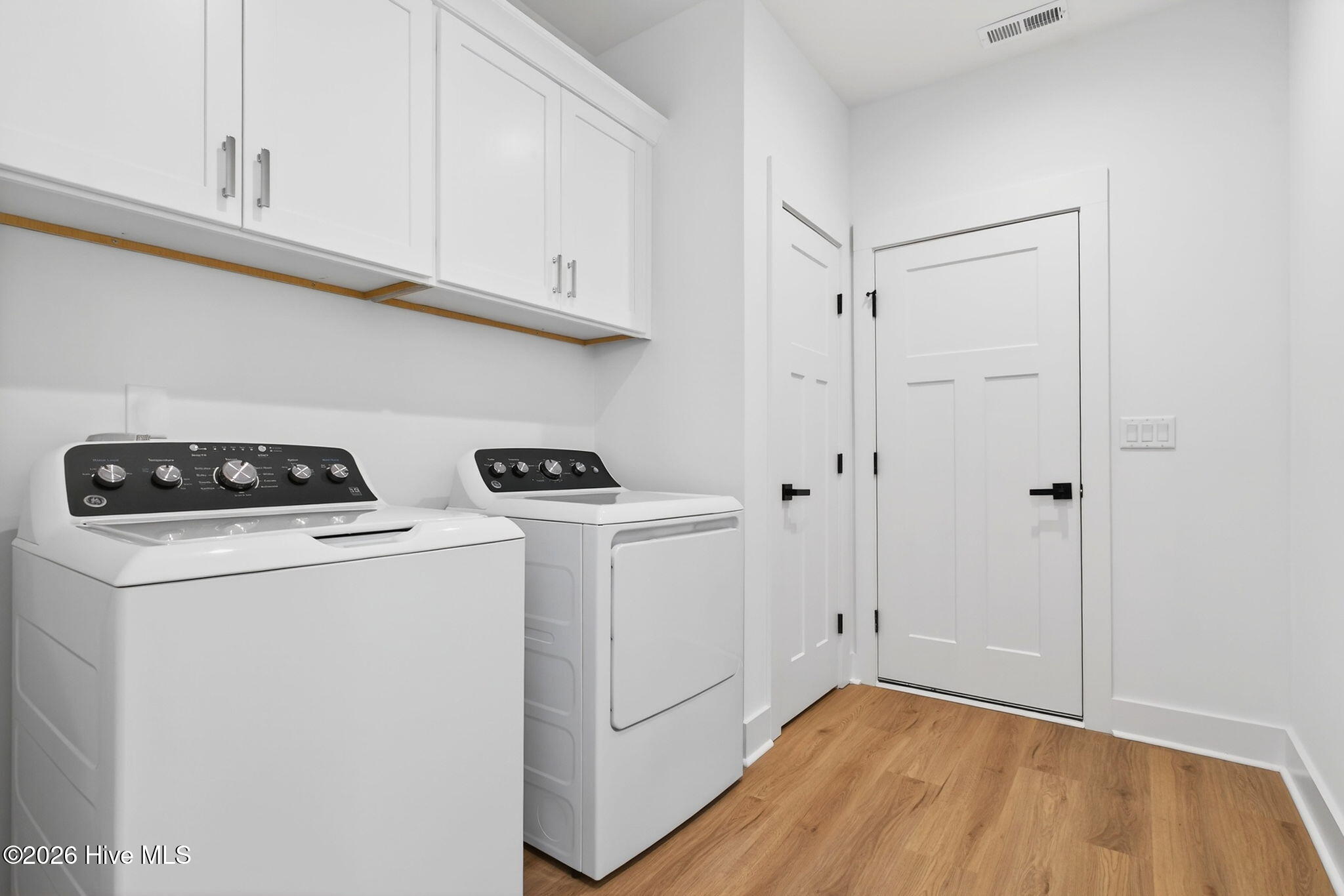 100559377 | Photo 37