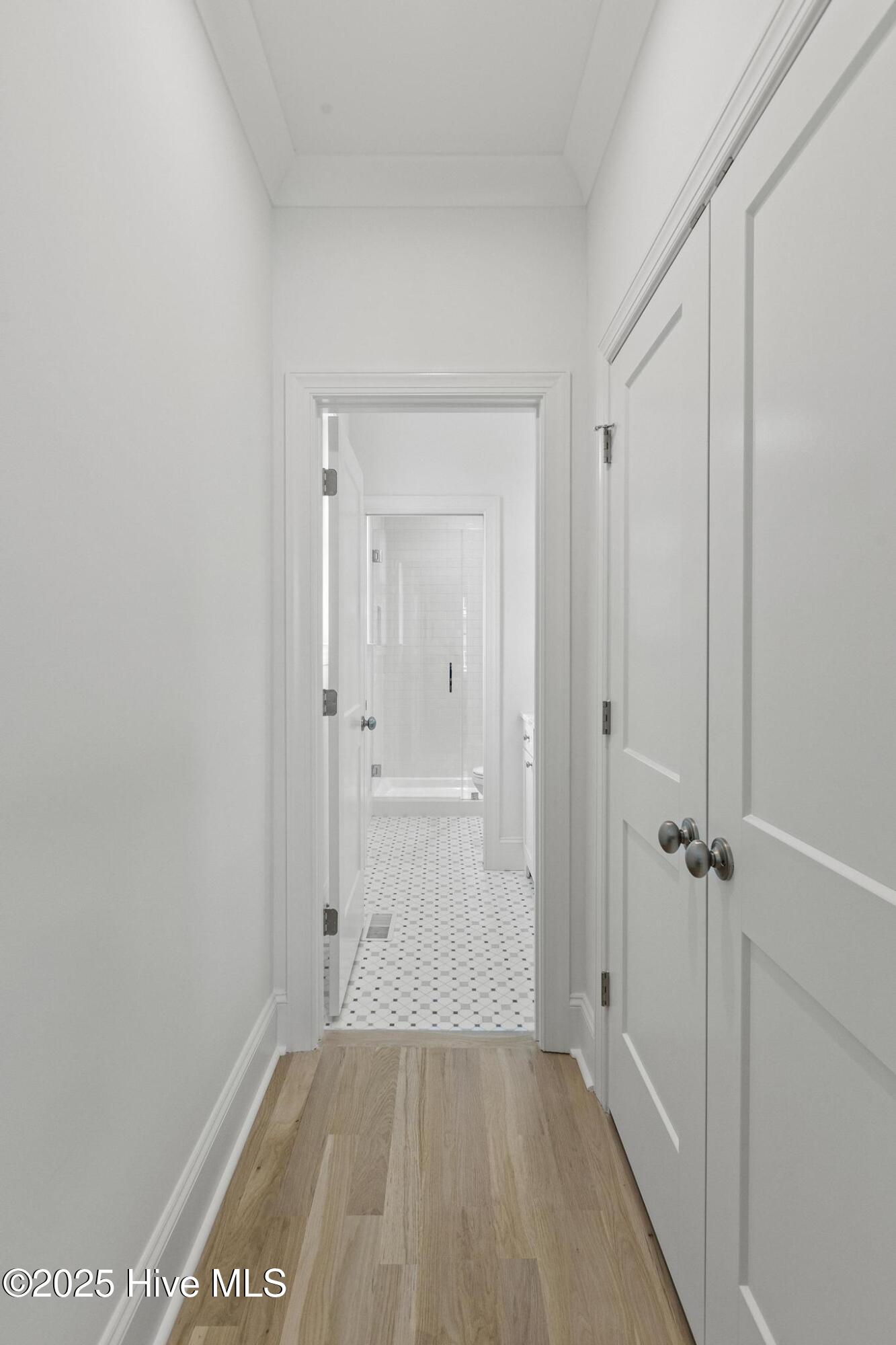 100565849 | Photo 23