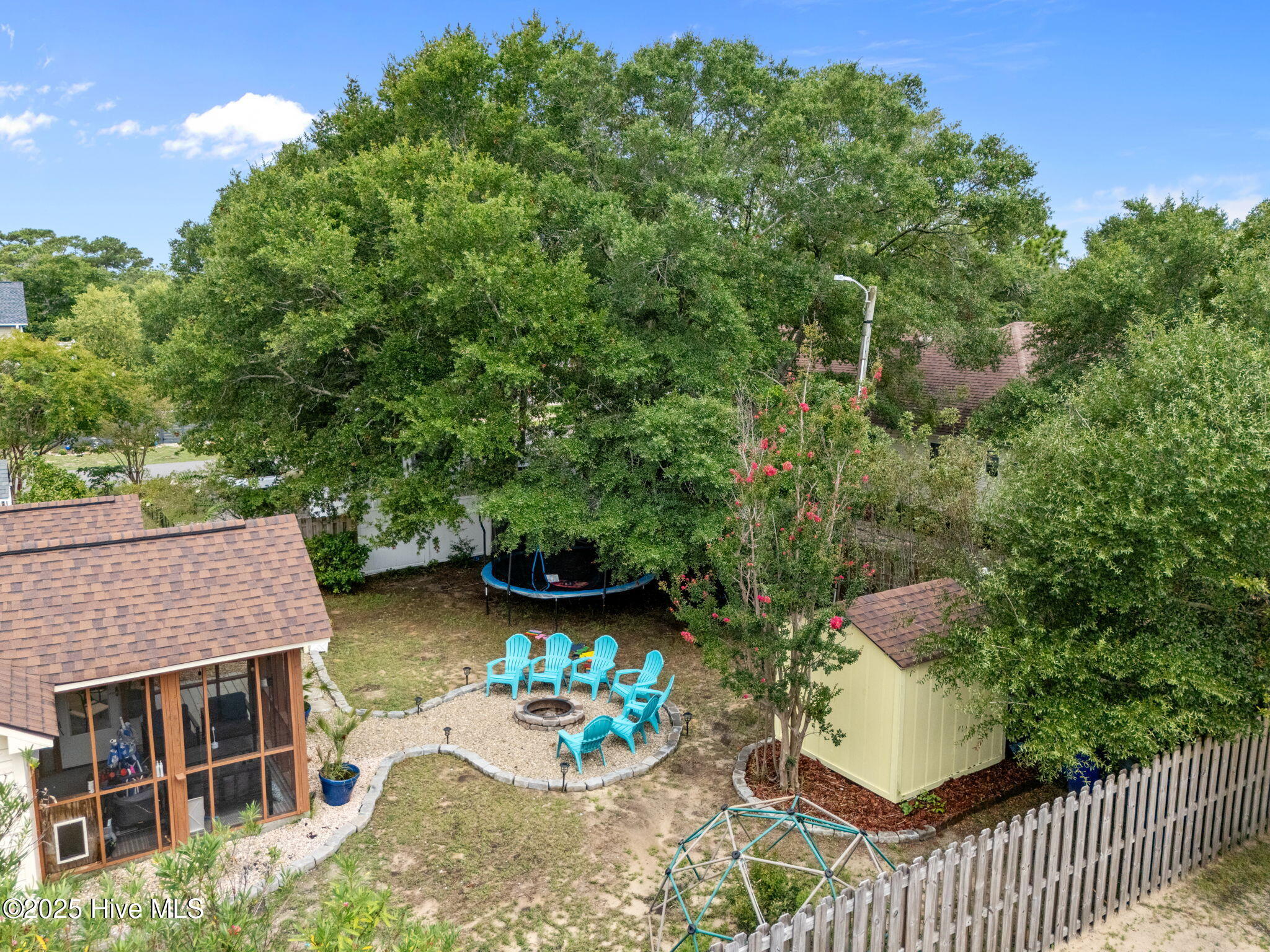 100557210 | Photo 30