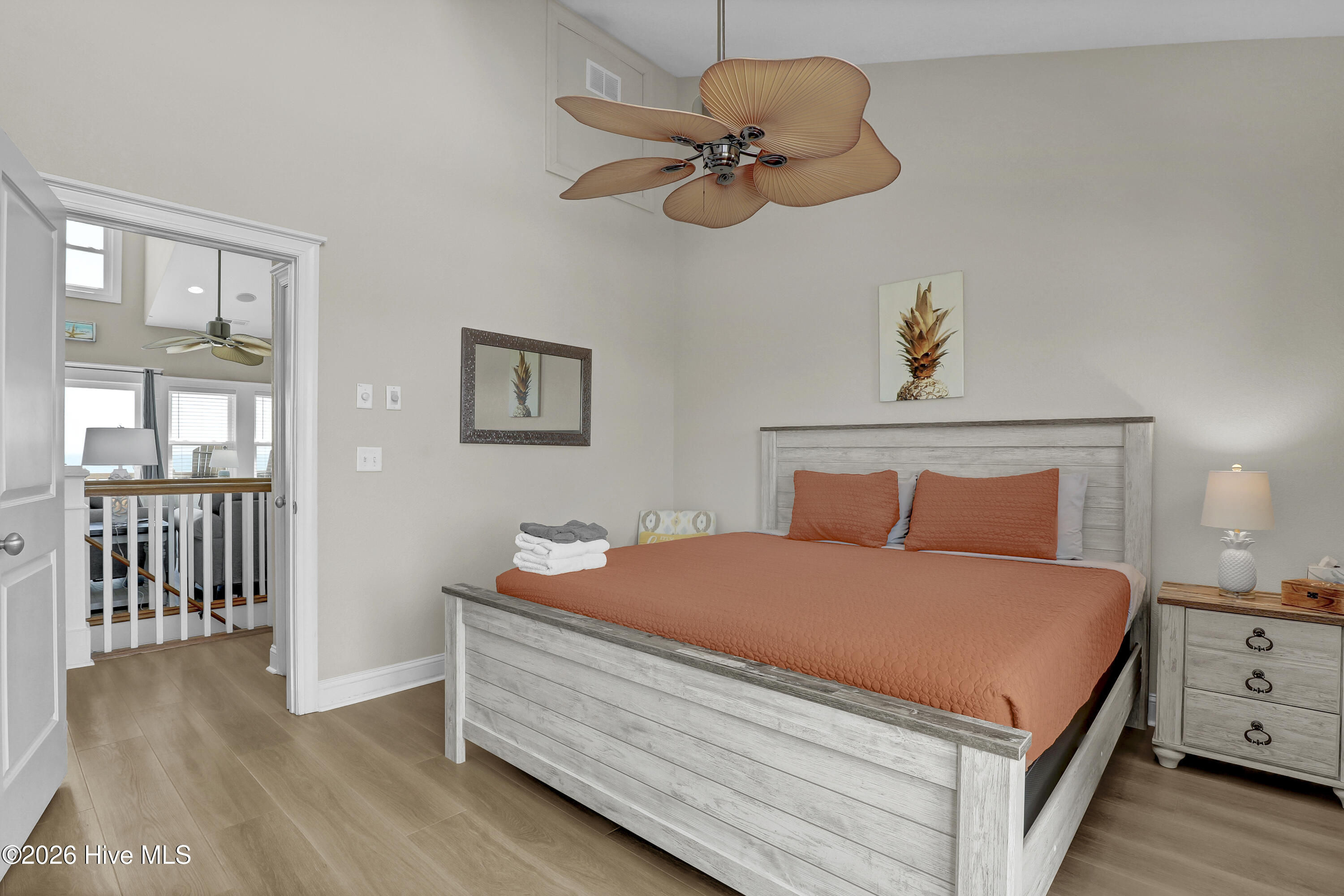 100562606 | Photo 13