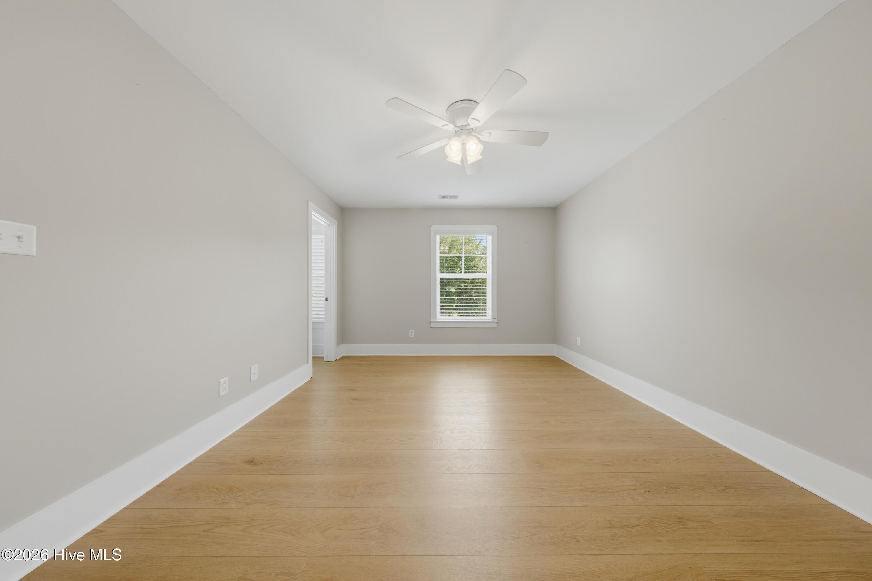 100569472 | Photo 42