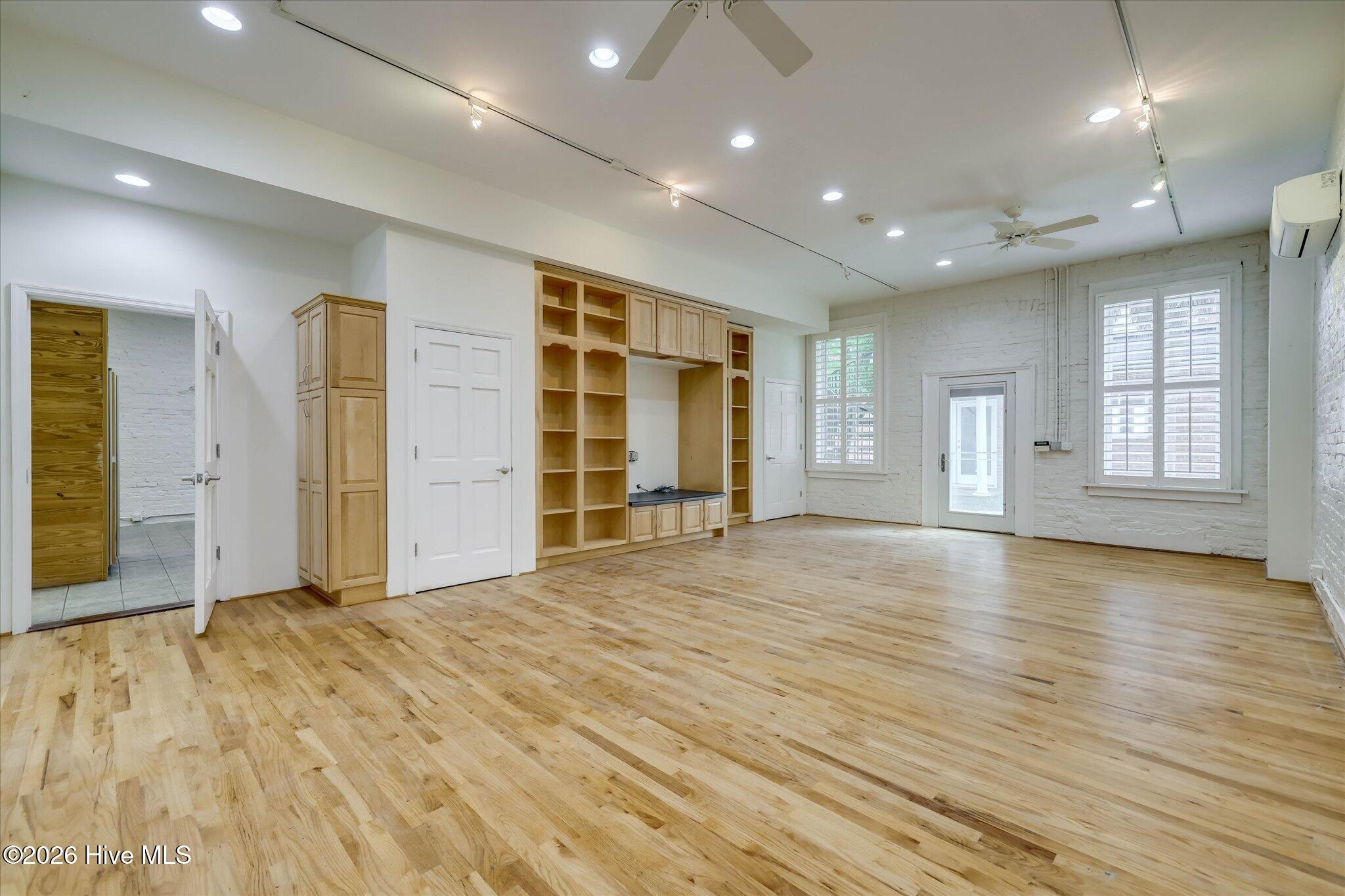 150 Fairfield St bedroom