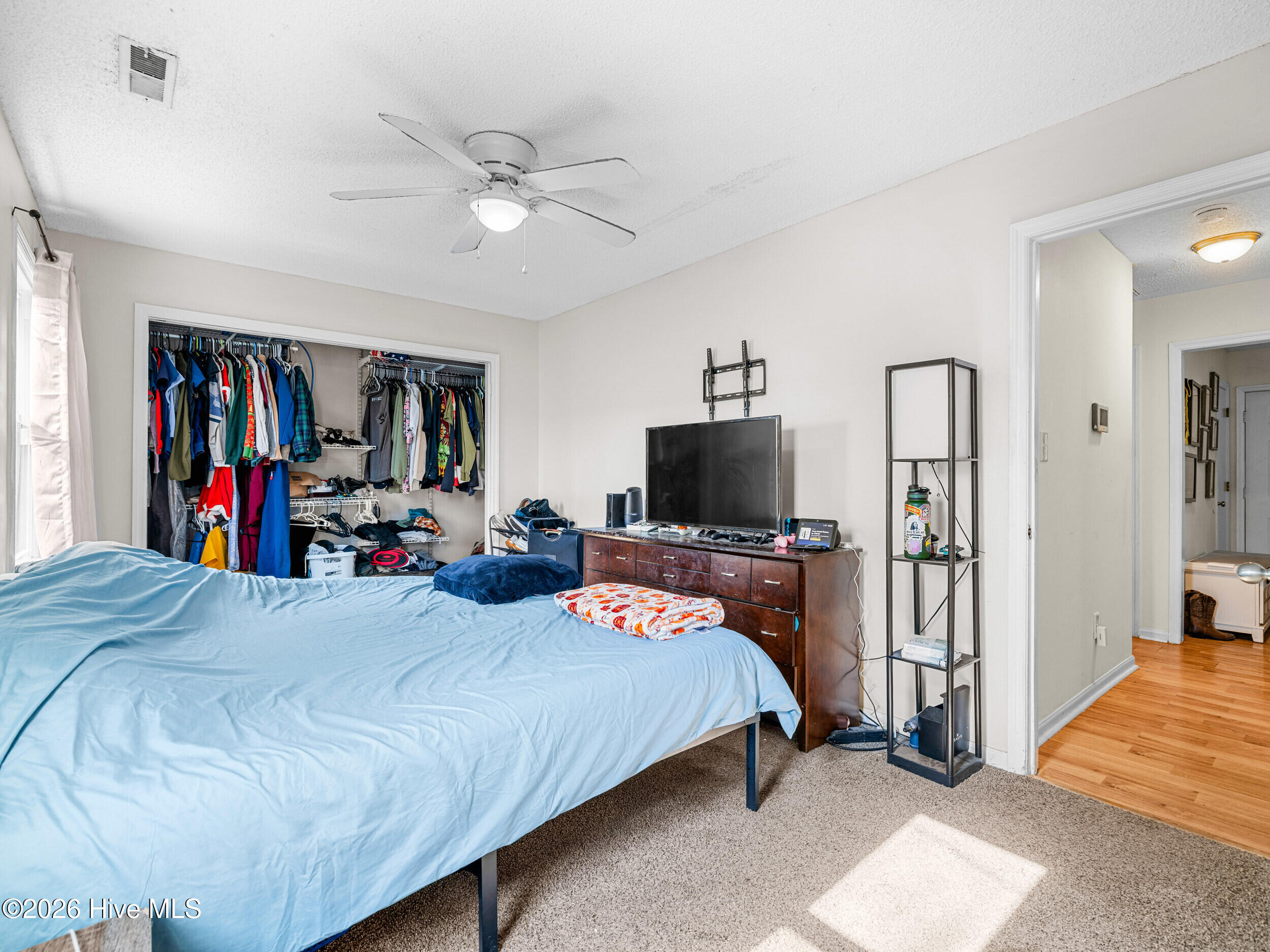 100563699 | Photo 15