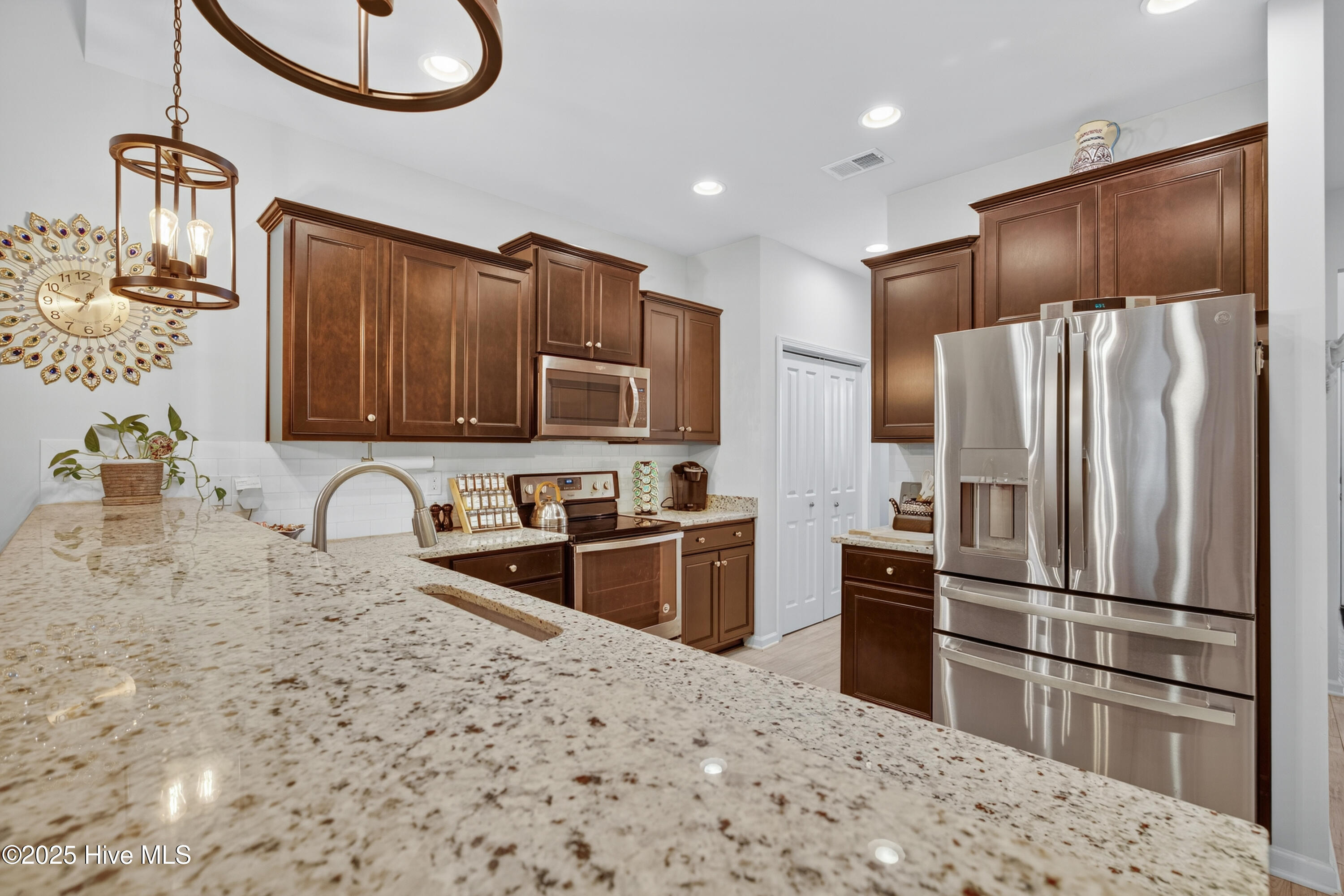 100540522 | Photo 11