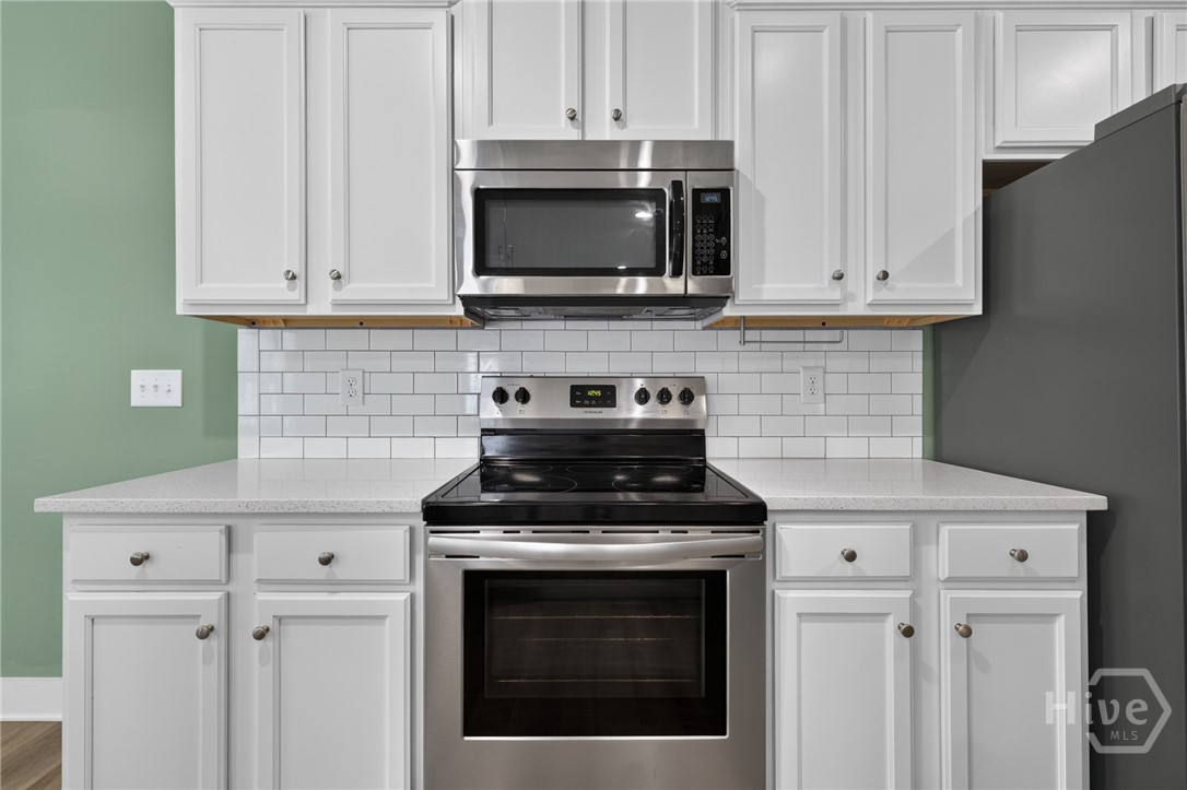 Kitchen w/ss Appliances