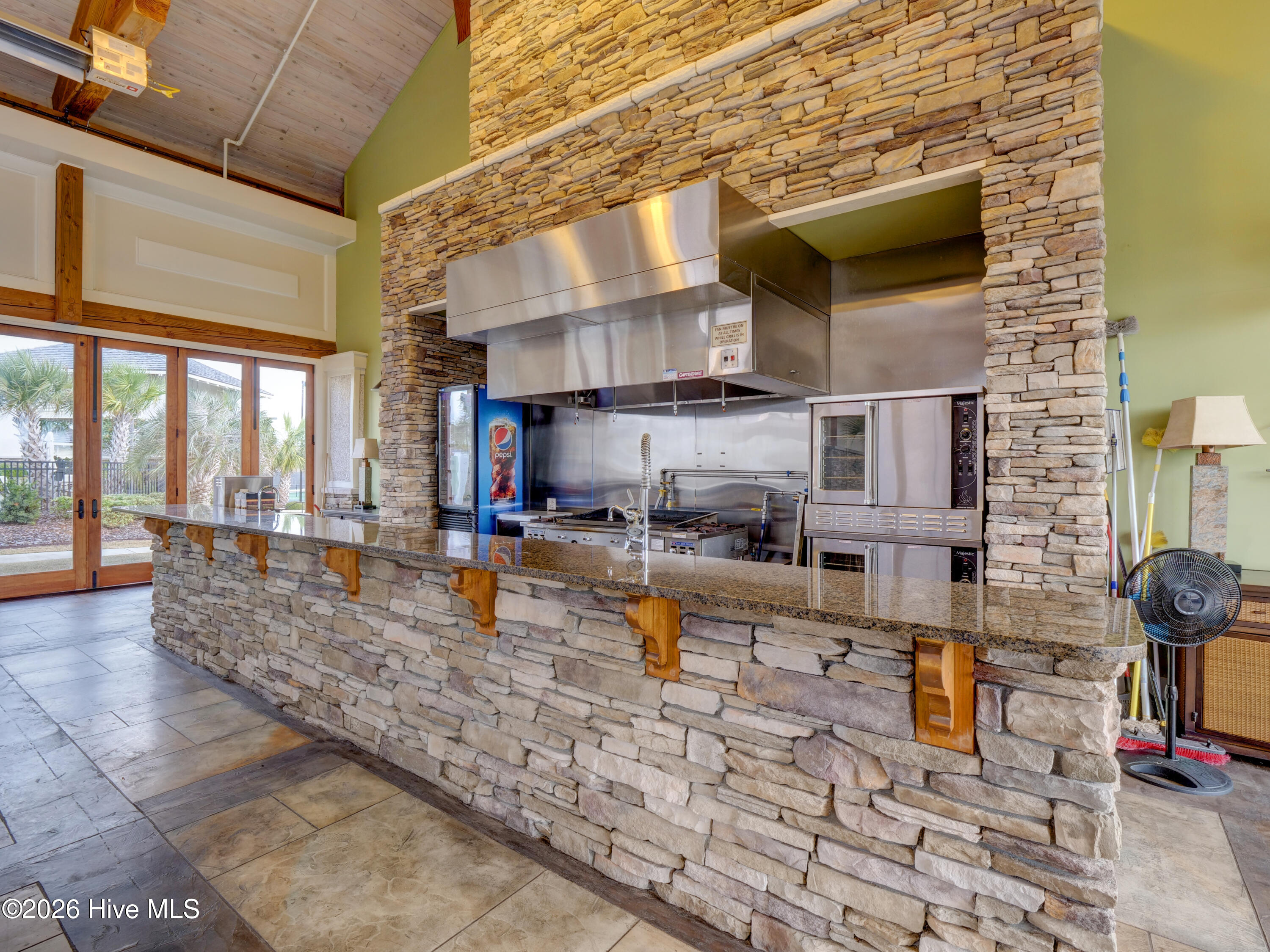 100554141 | Photo 51