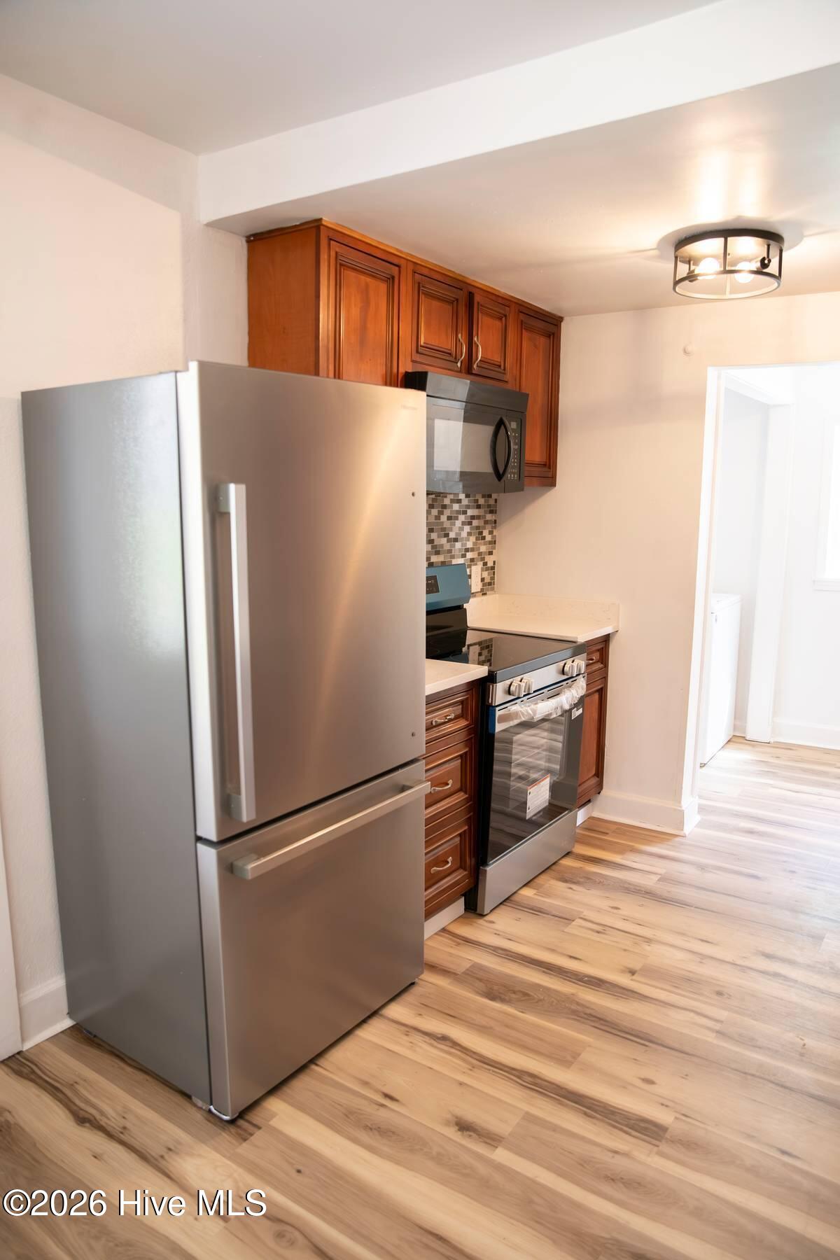 100568103 | Photo 15