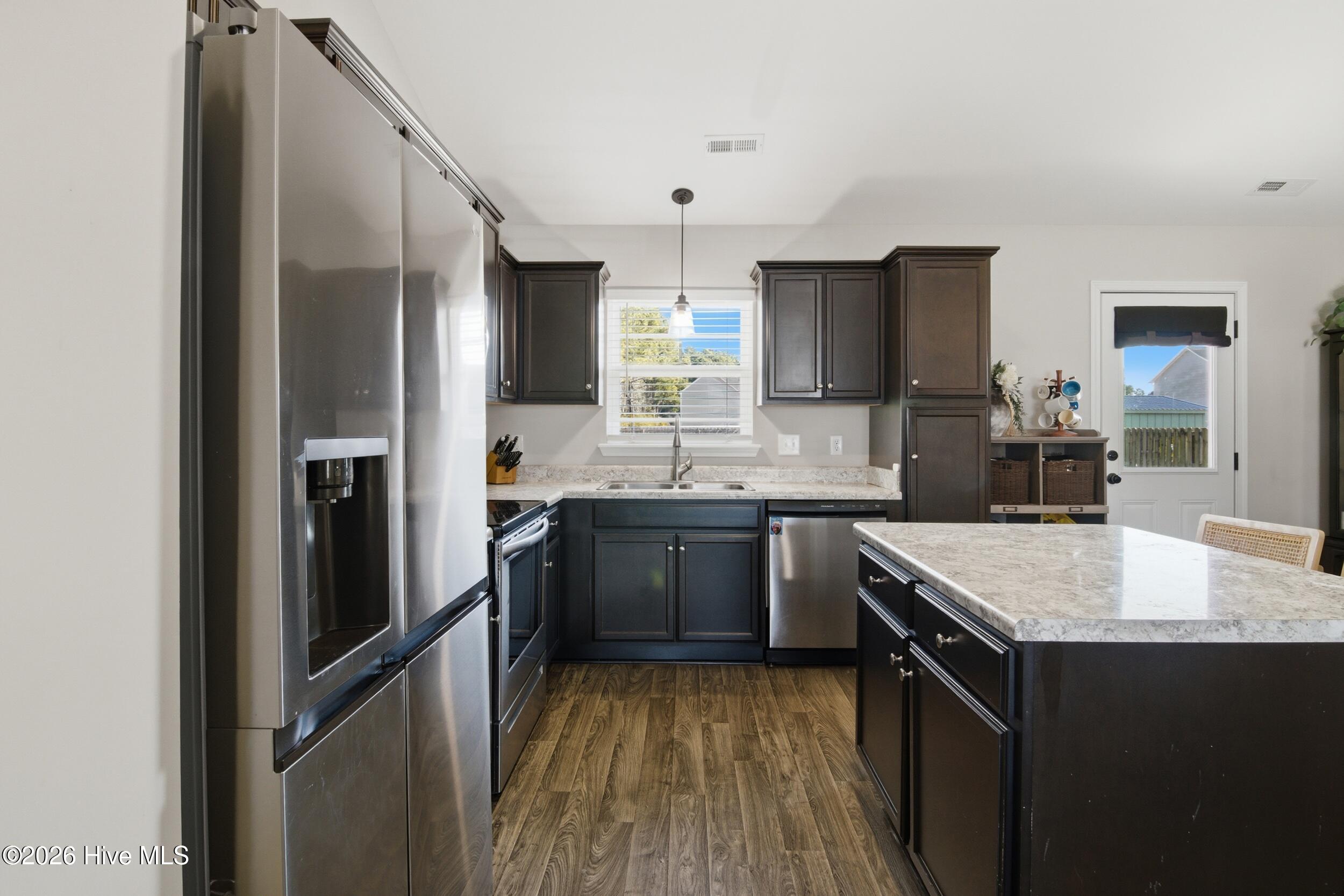 100553402 | Photo 17