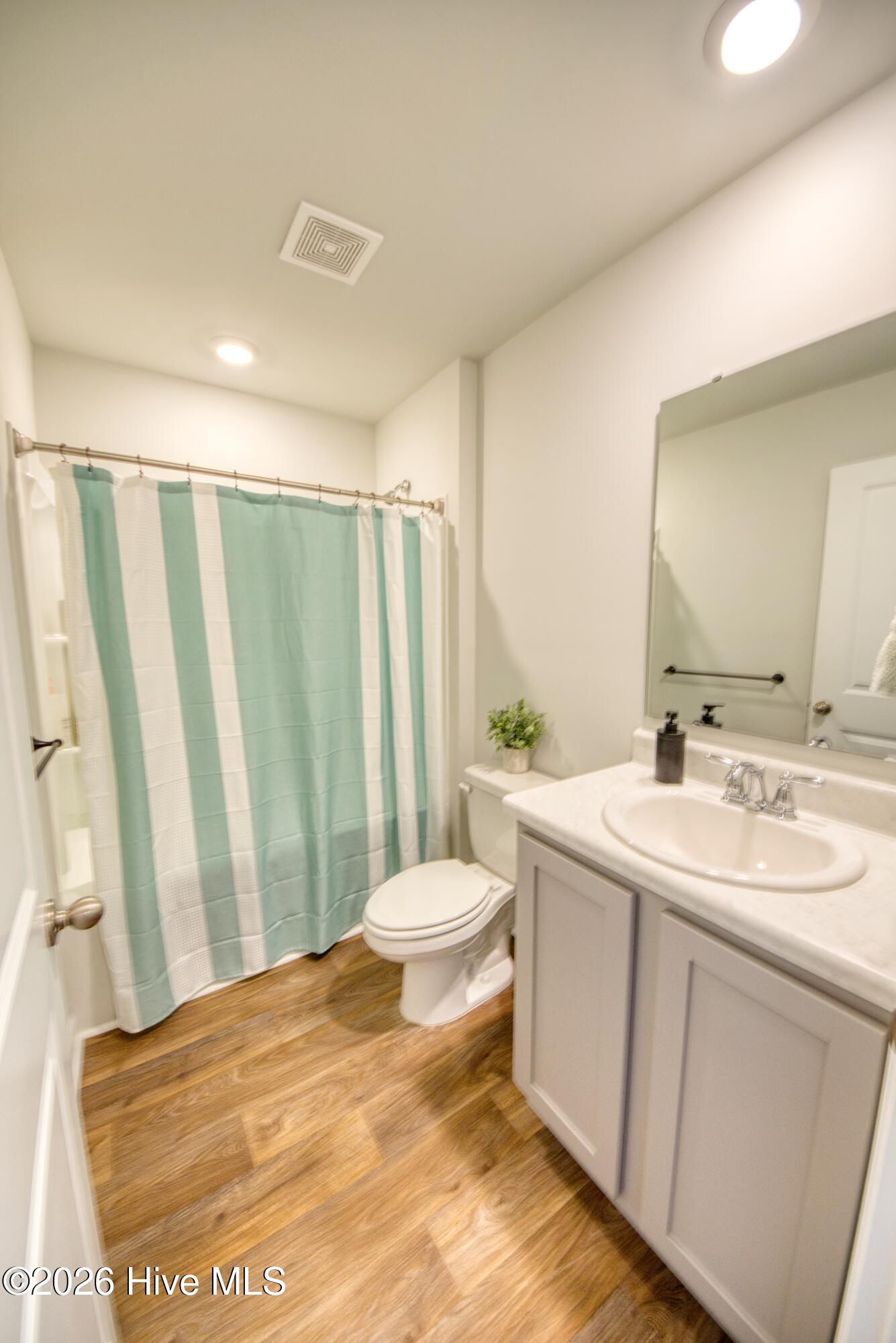 100562777 | Photo 15