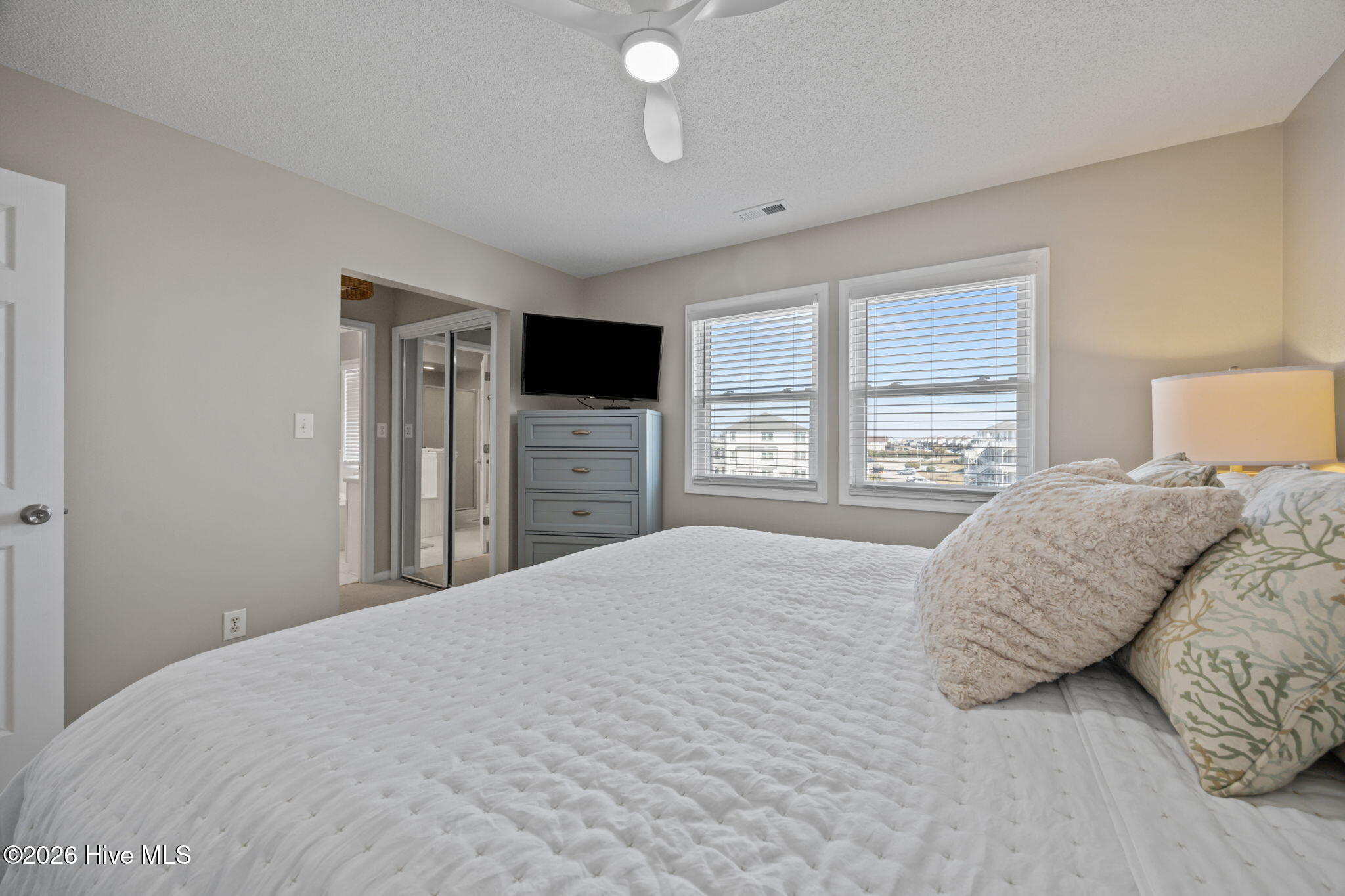 100563620 | Photo 14